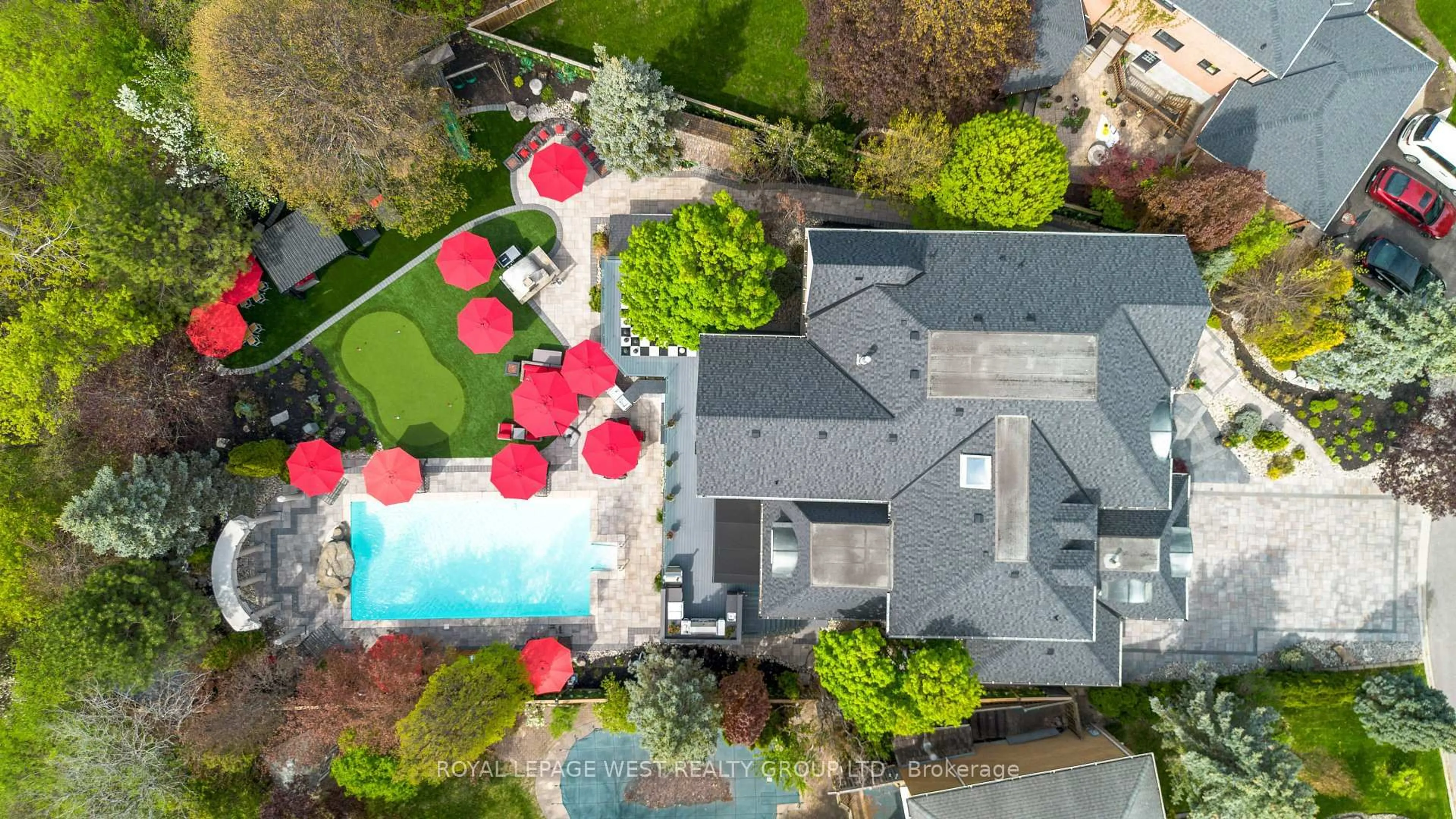 A pic from outside/outdoor area/front of a property/back of a property/a pic from drone, street for 24 McArthur Hts, Brampton Ontario L6Z 3N2
