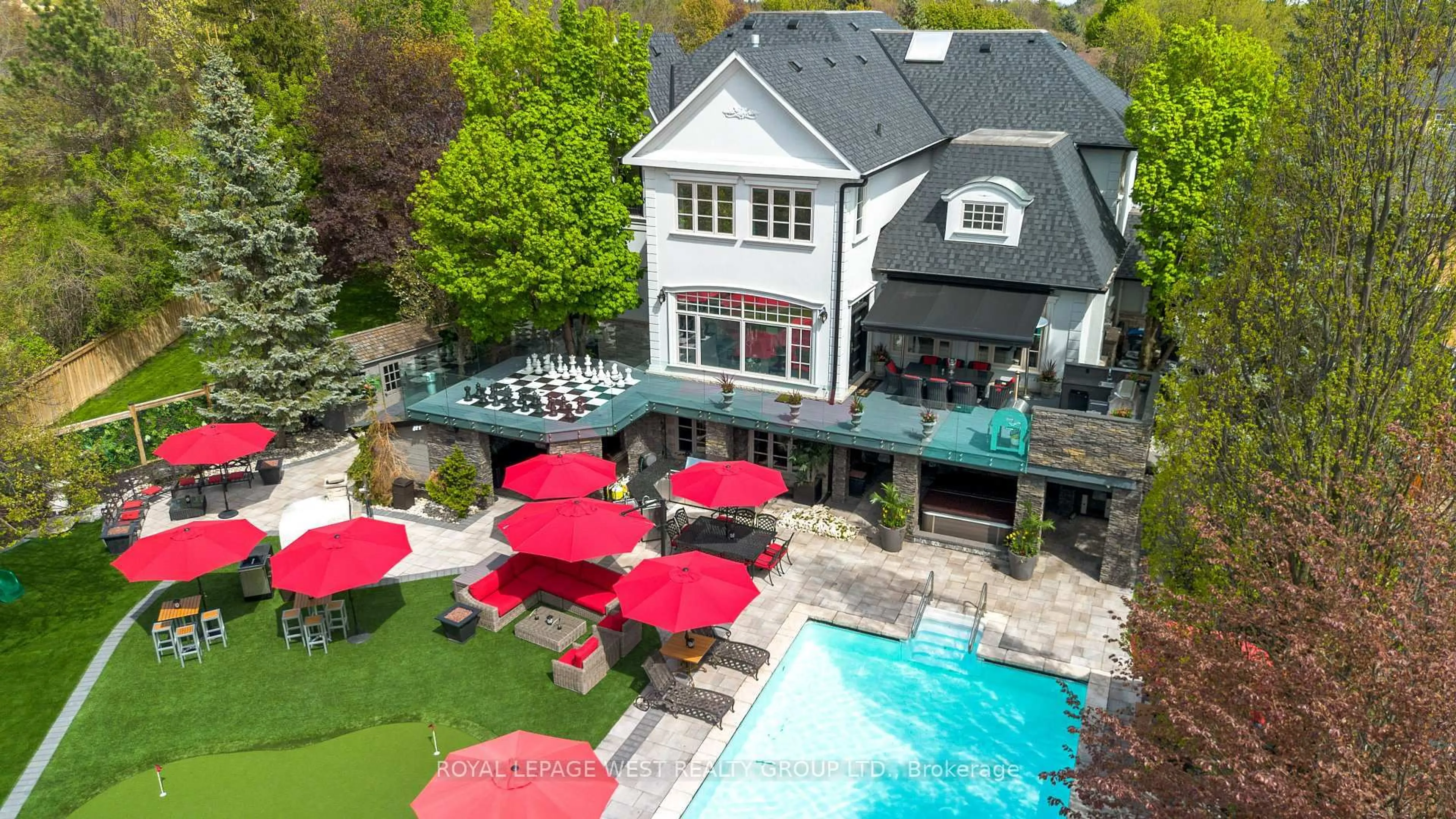 A pic from outside/outdoor area/front of a property/back of a property/a pic from drone, unknown for 24 McArthur Hts, Brampton Ontario L6Z 3N2