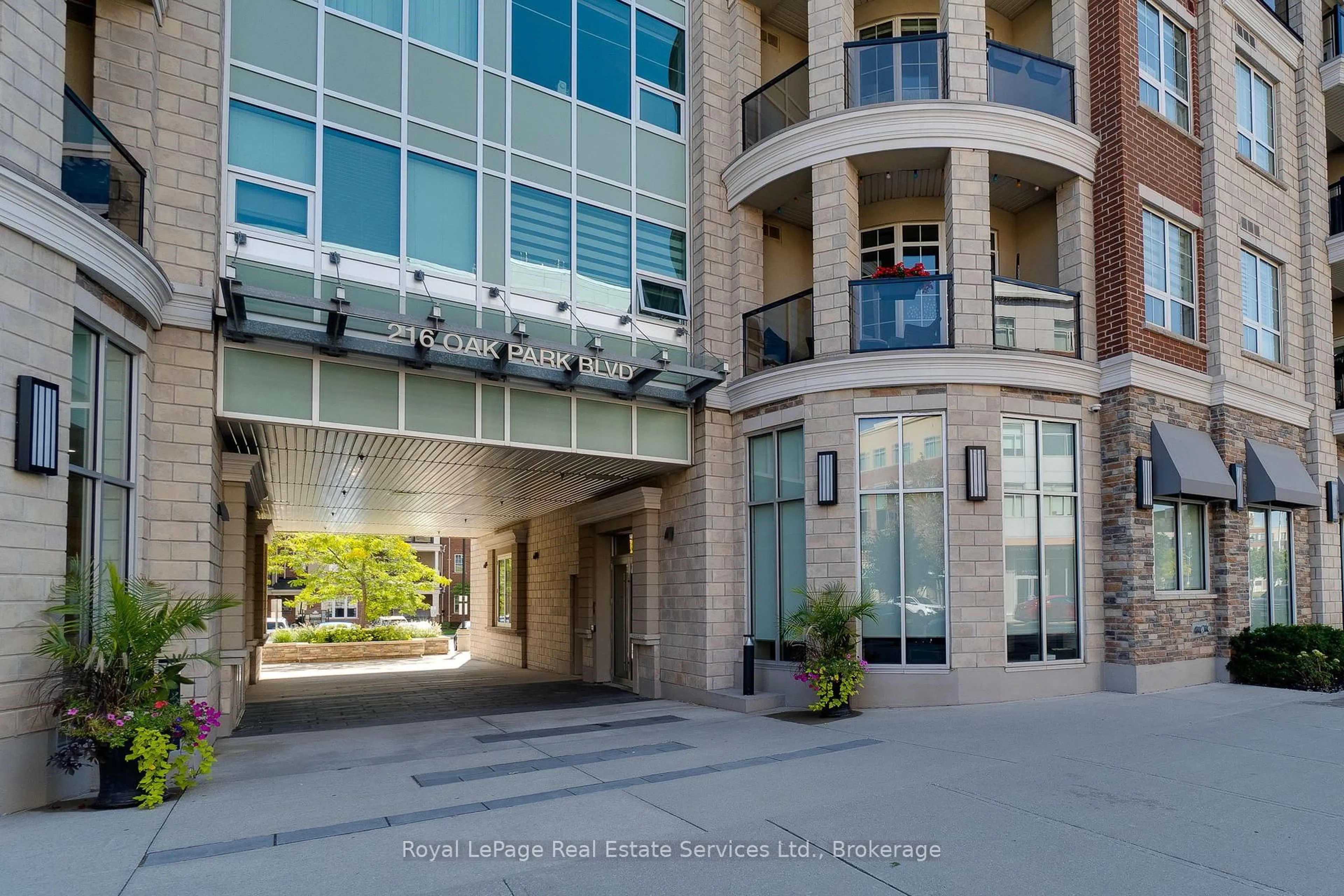 Indoor foyer for 216 Oak Park Blvd #411, Oakville Ontario L6H 0K3