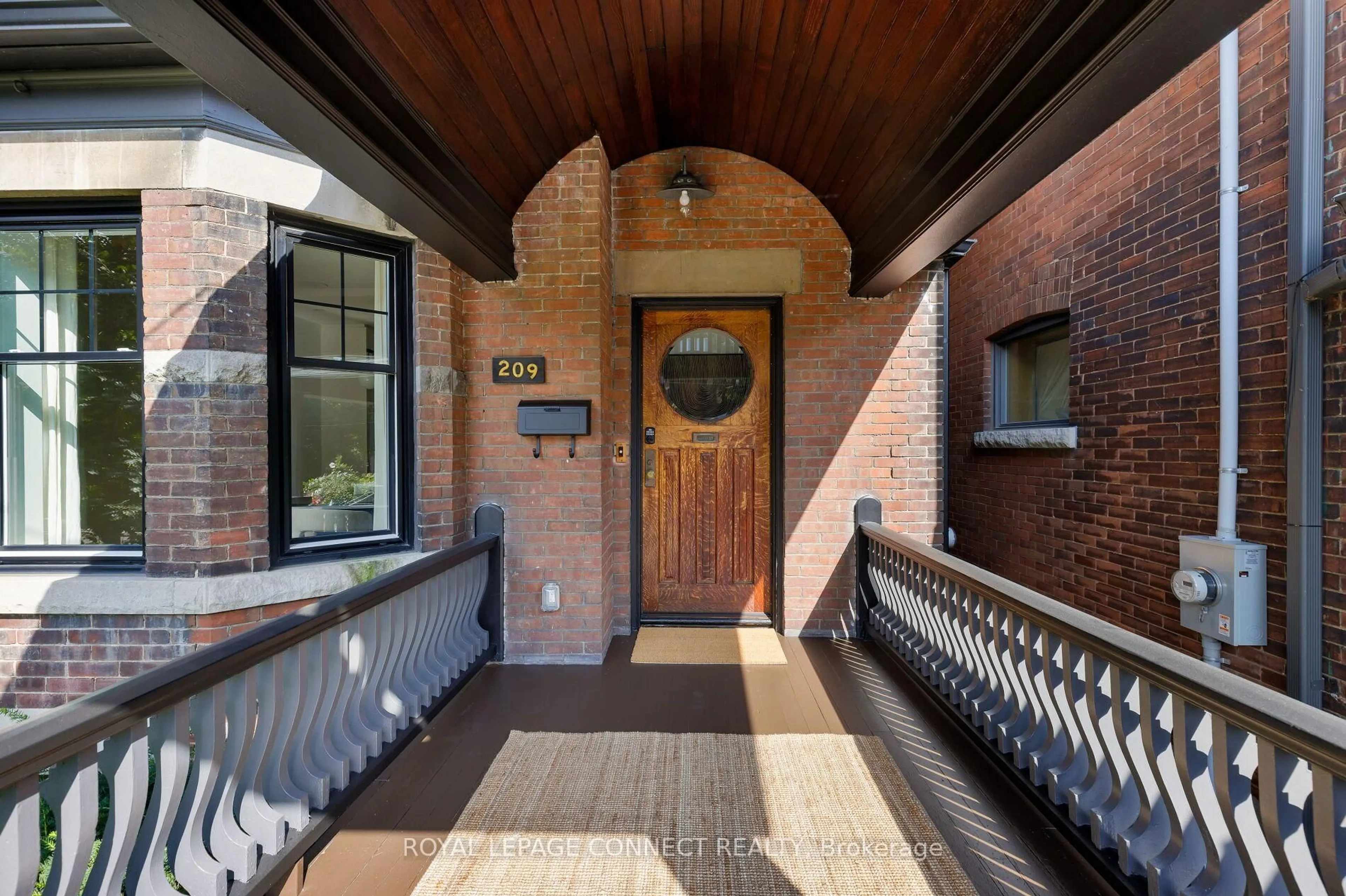 Indoor entryway for 209 Indian Rd, Toronto Ontario M6R 2W7