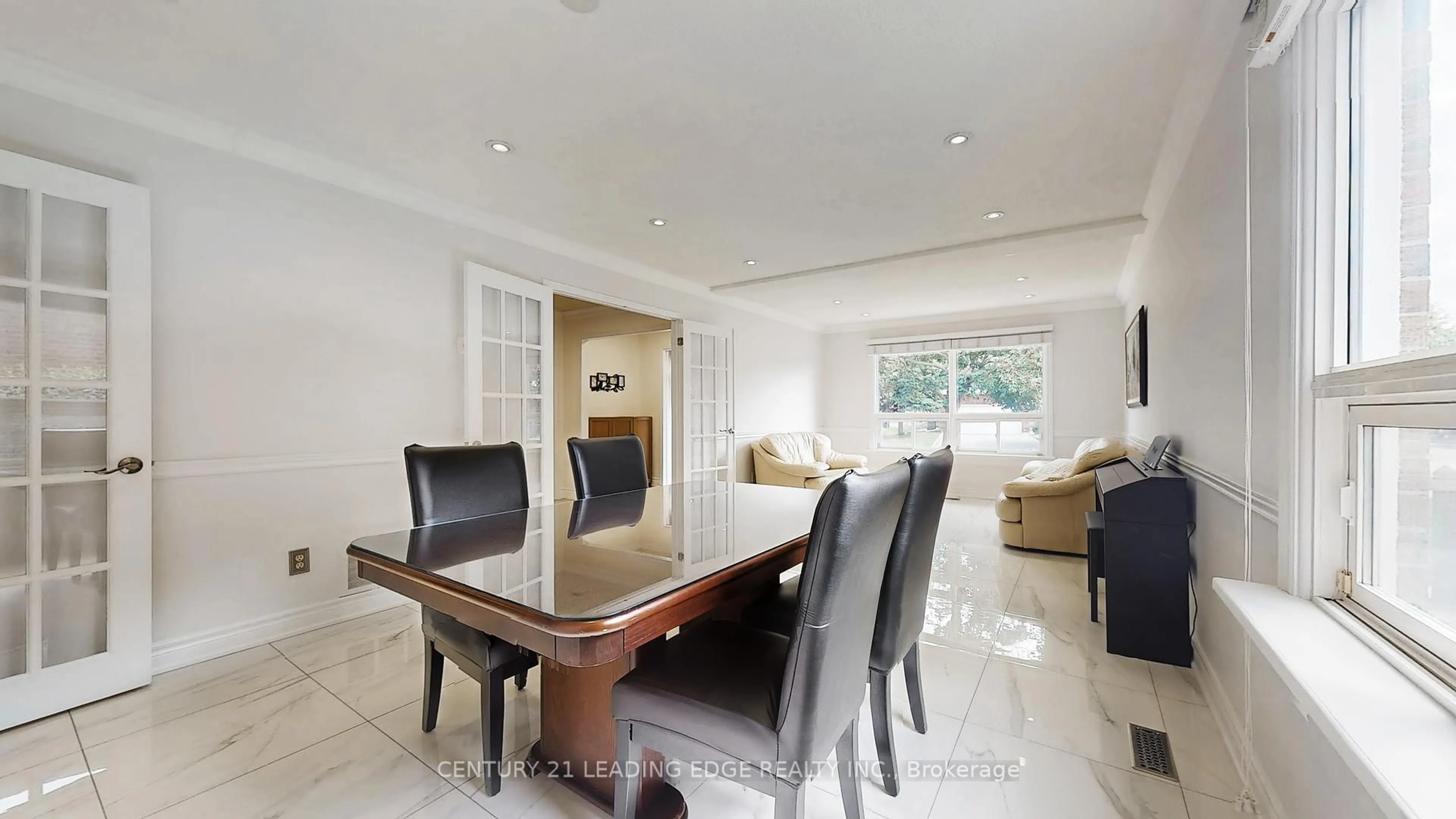 Dining room, ceramic/tile floor for 10 VIVALDI Cres, Brampton Ontario L6Y 2S2