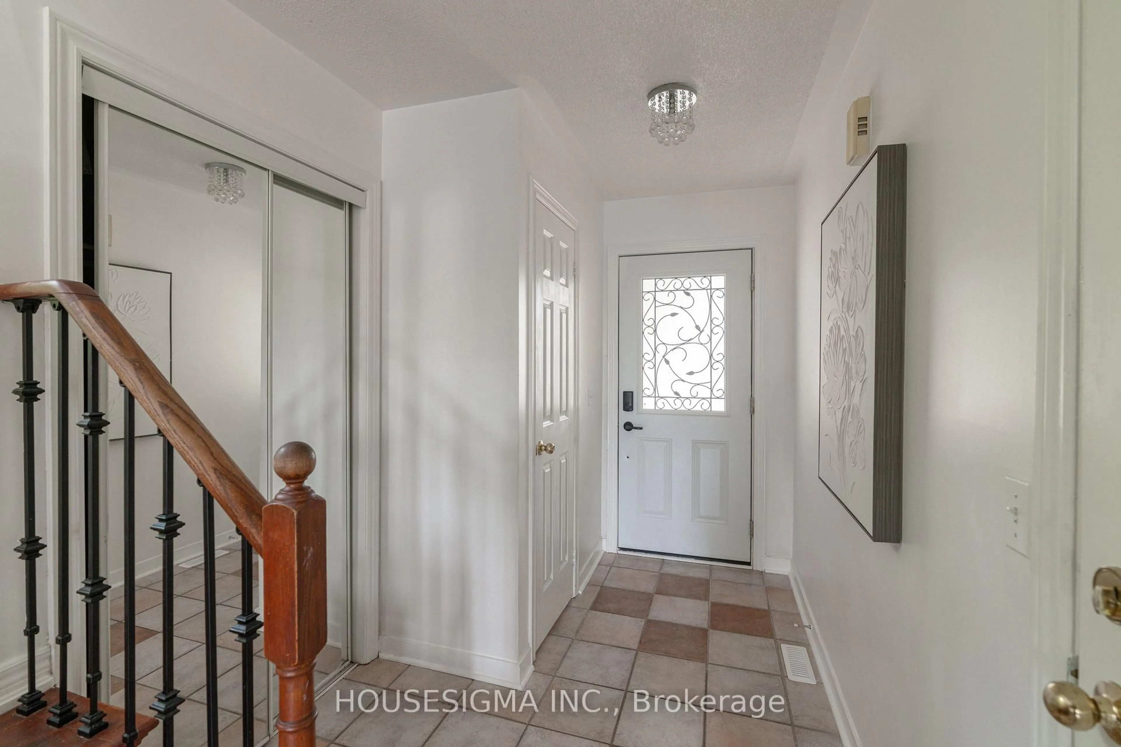 Indoor entryway for 9800 Mclaughlin Rd #132, Brampton Ontario L6X 4R1