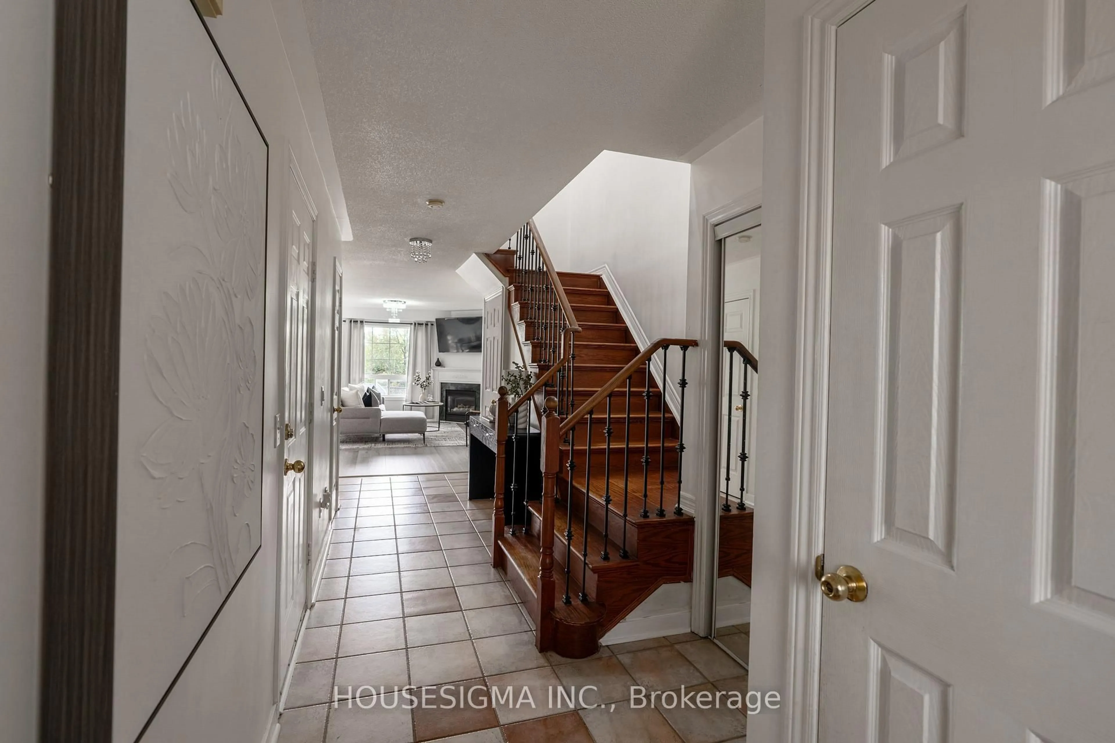Indoor entryway for 9800 Mclaughlin Rd #132, Brampton Ontario L6X 4R1