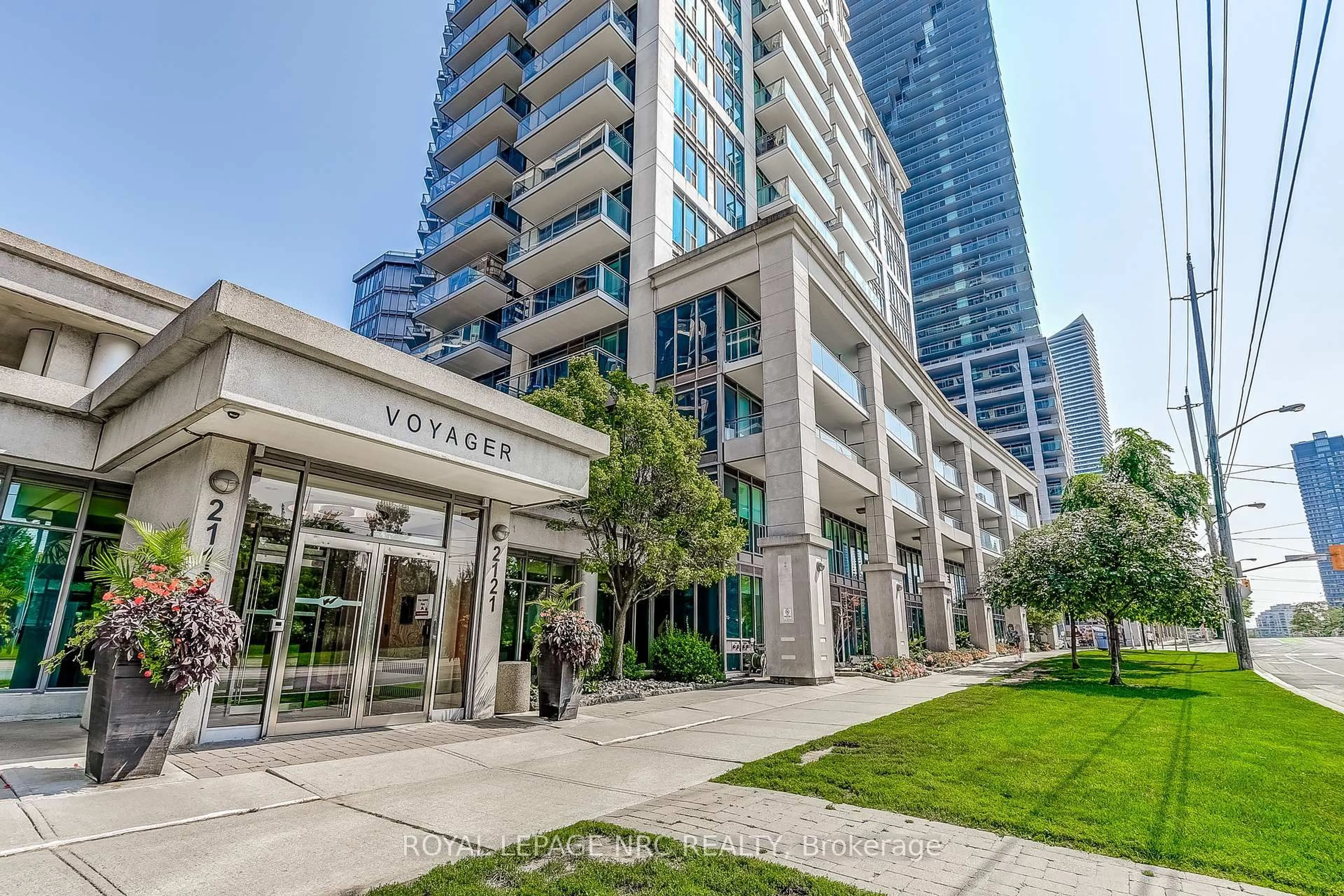 Indoor foyer for 2121 Lakeshore Blvd #1211, Toronto Ontario M8V 4E9