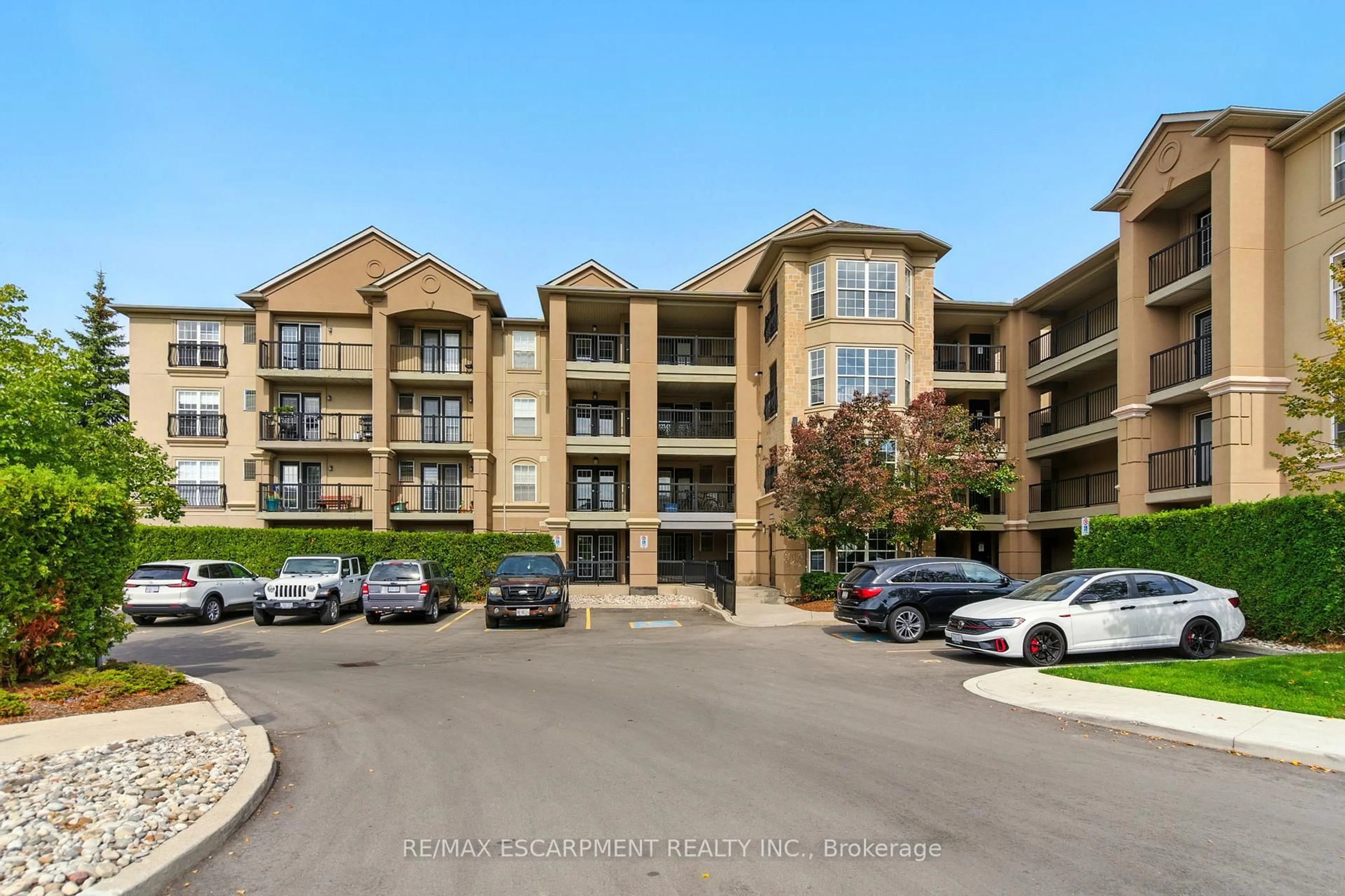A pic from outside/outdoor area/front of a property/back of a property/a pic from drone, unknown for 2055 Appleby Line #110, Burlington Ontario L7L 7H1