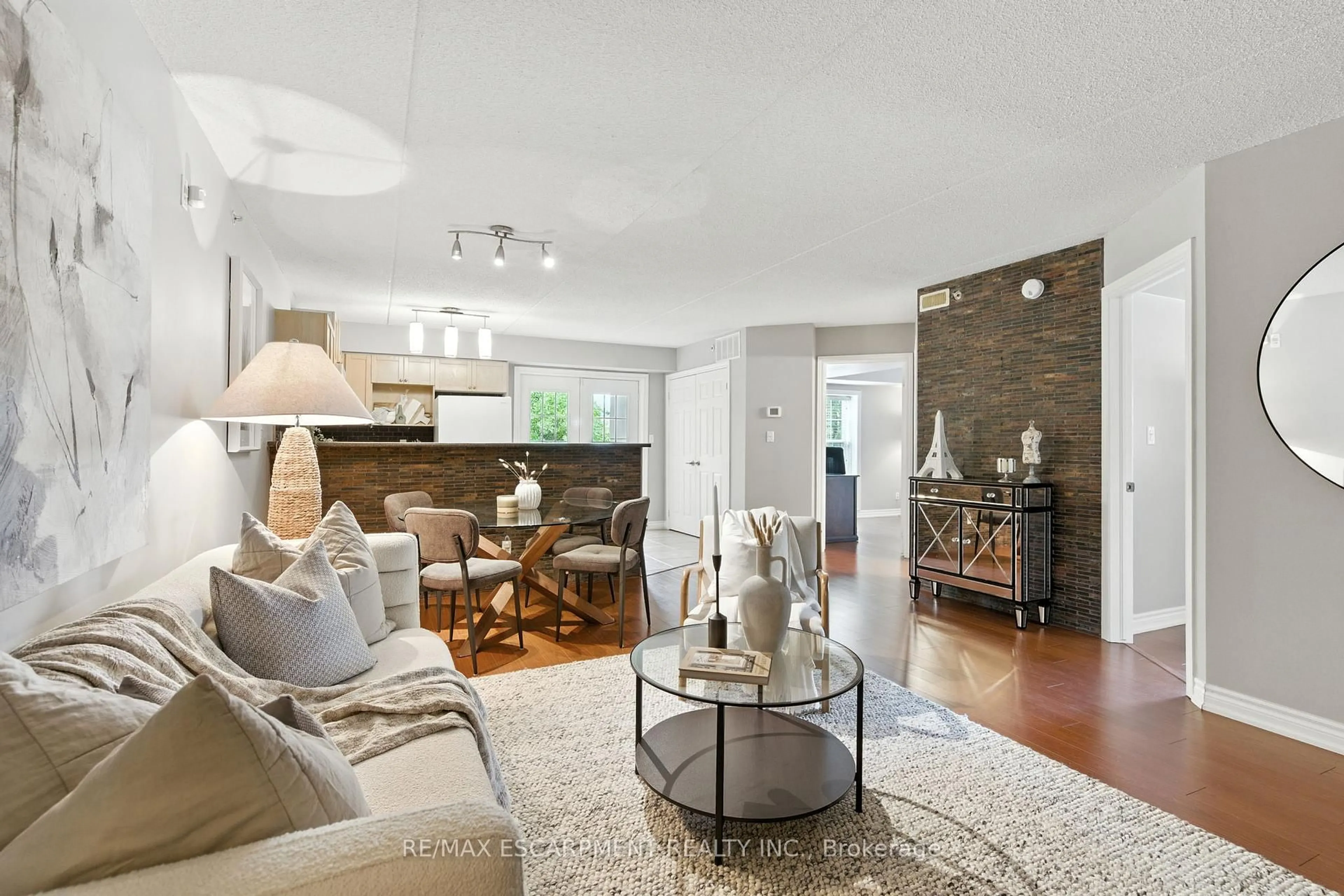 Living room with furniture, unknown for 2055 Appleby Line #110, Burlington Ontario L7L 7H1