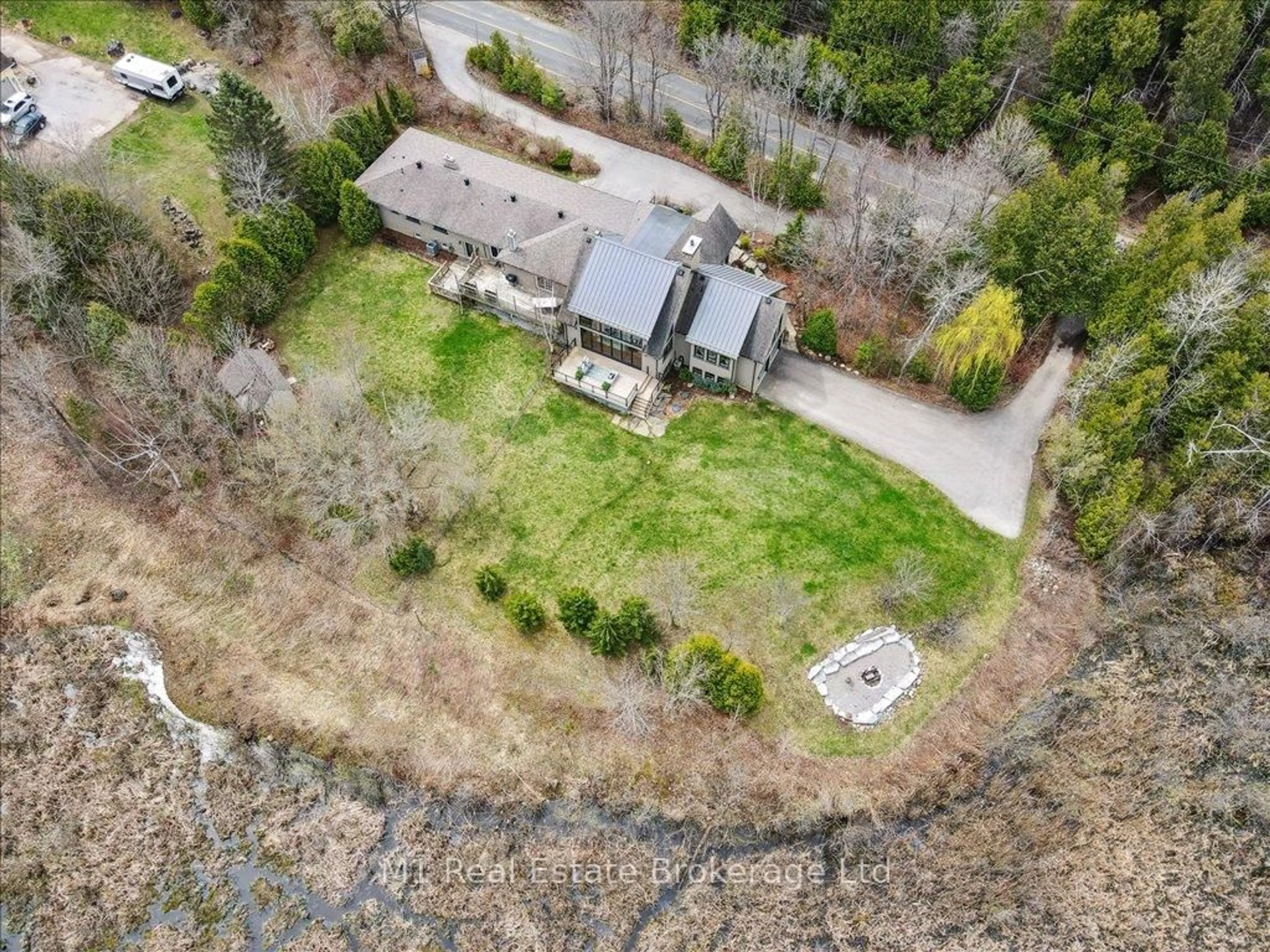 A pic from outside/outdoor area/front of a property/back of a property/a pic from drone, unknown for 13569 Dublin Line, Halton Hills Ontario L7J 2L7