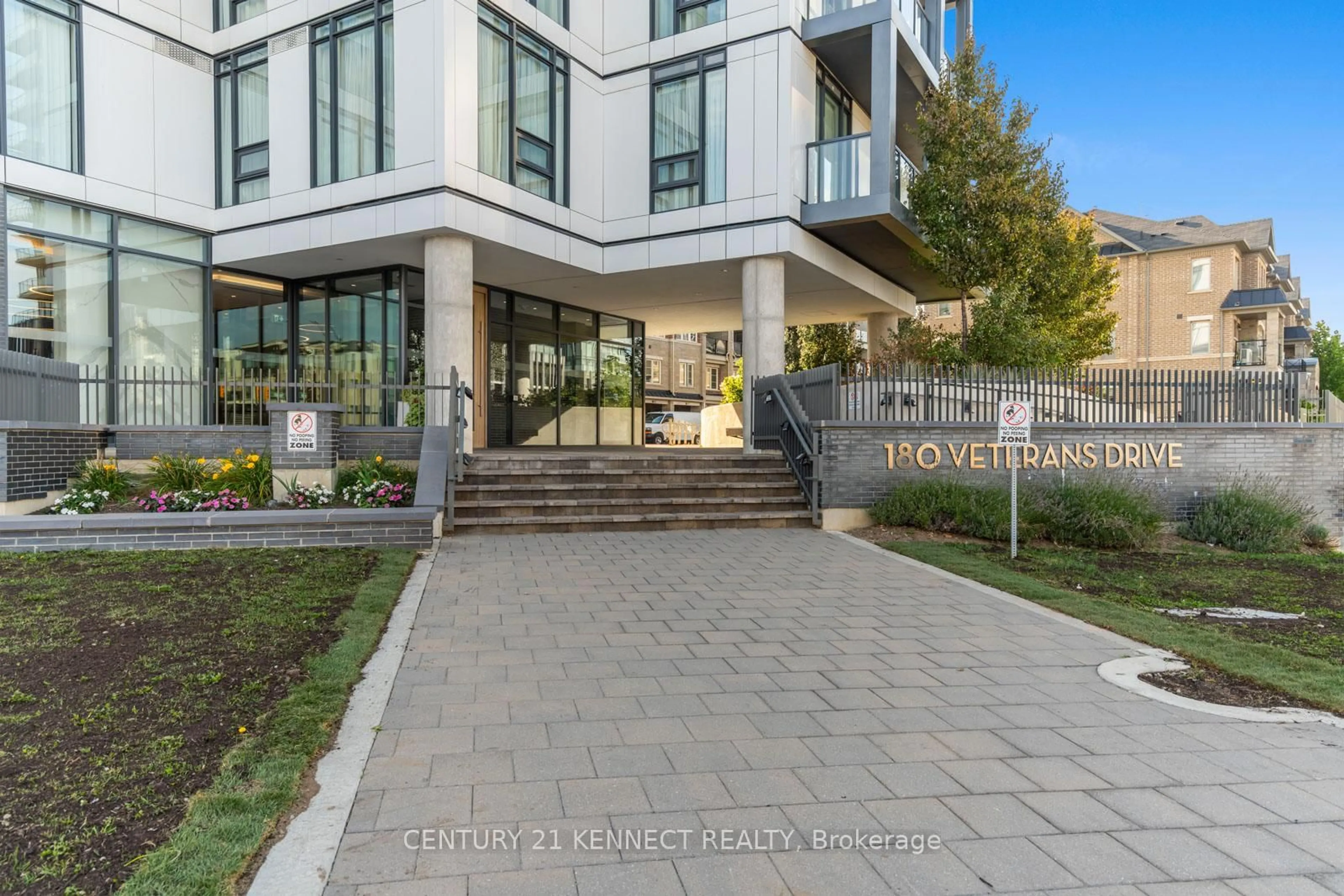 Indoor foyer for 180 Veterans Dr #101, Brampton Ontario L7A 1H2