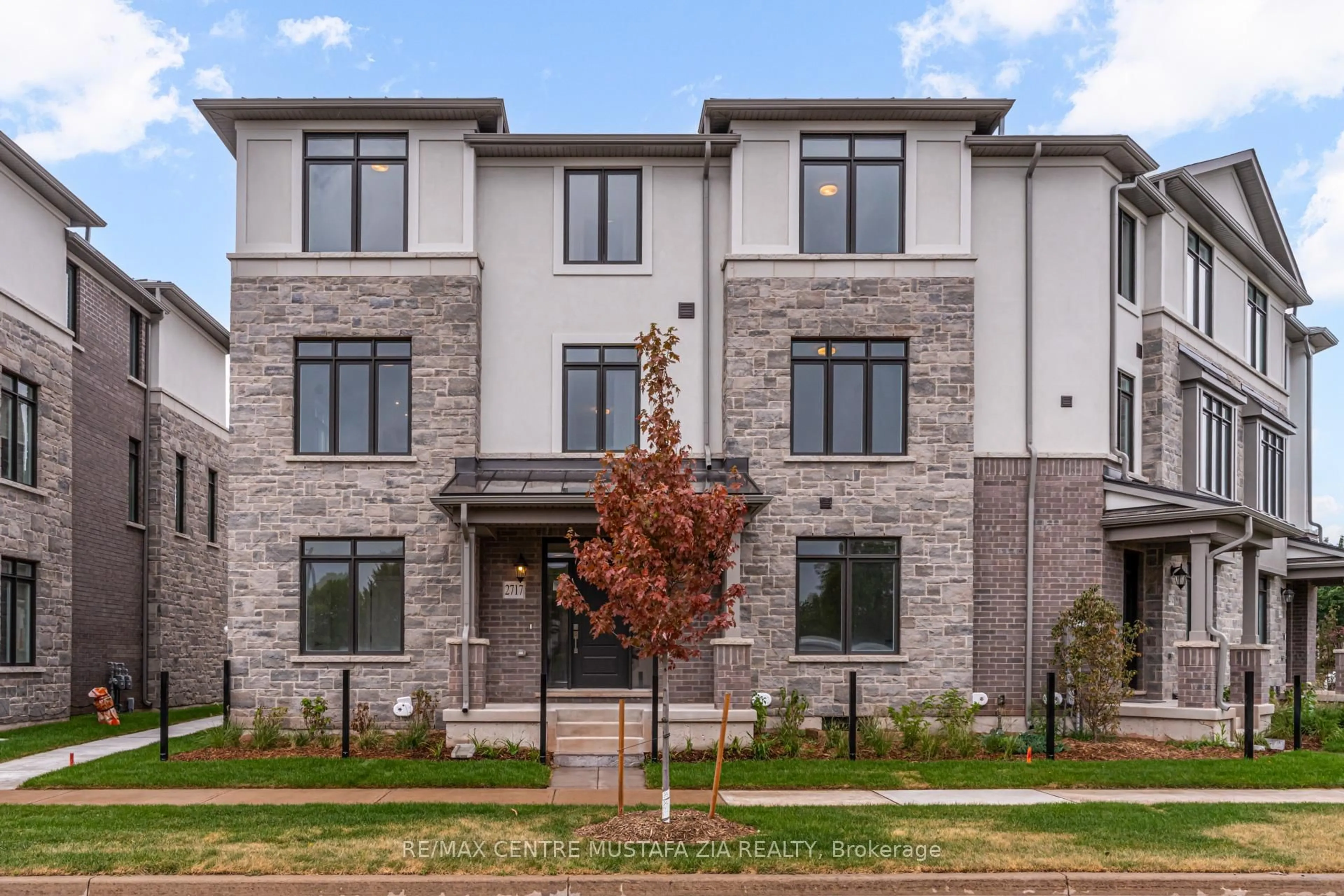Home with brick exterior material, street for 2717 WestOak Trails Blvd, Oakville Ontario L6M 4T7