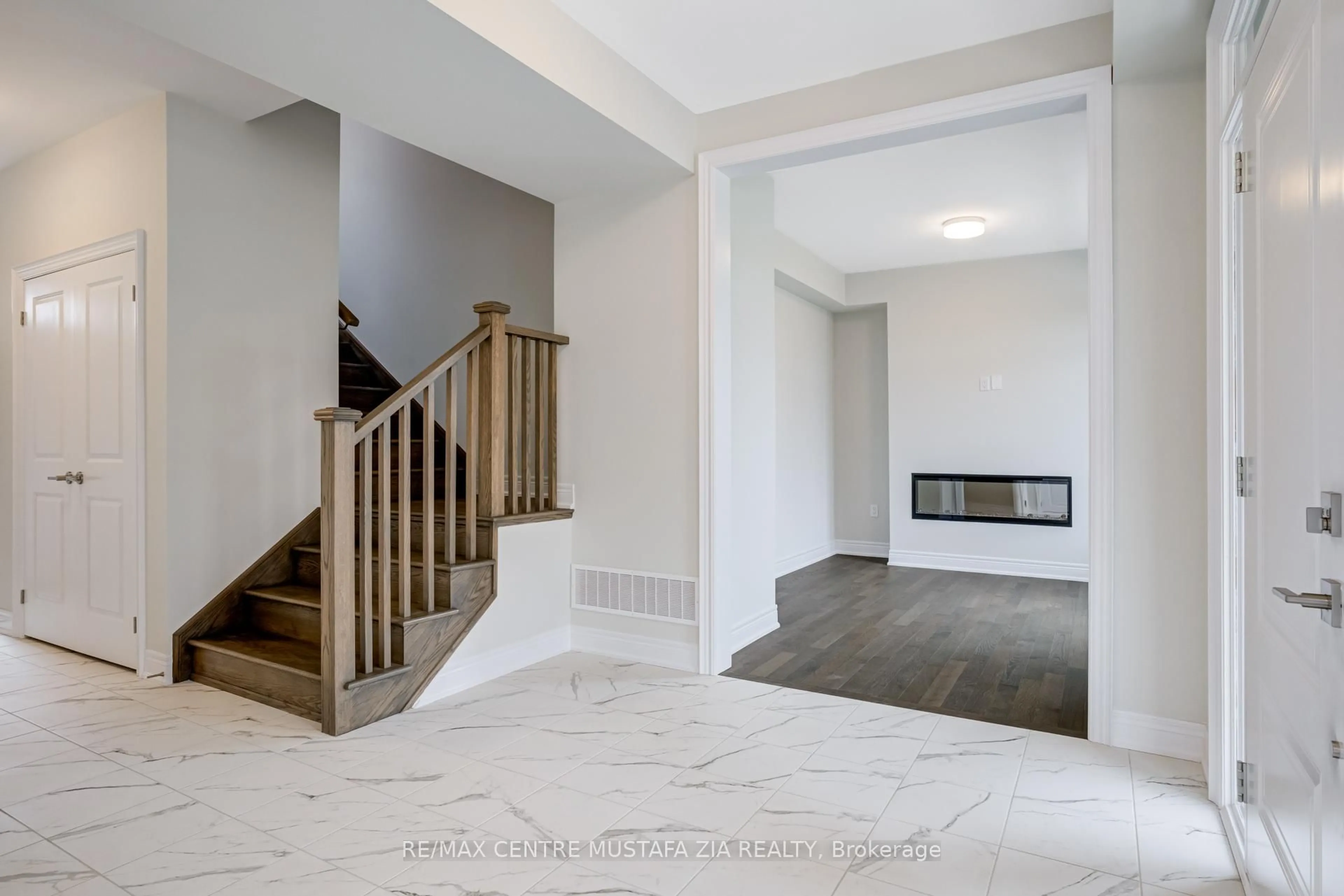 Unknown for 2717 WestOak Trails Blvd, Oakville Ontario L6M 4T7