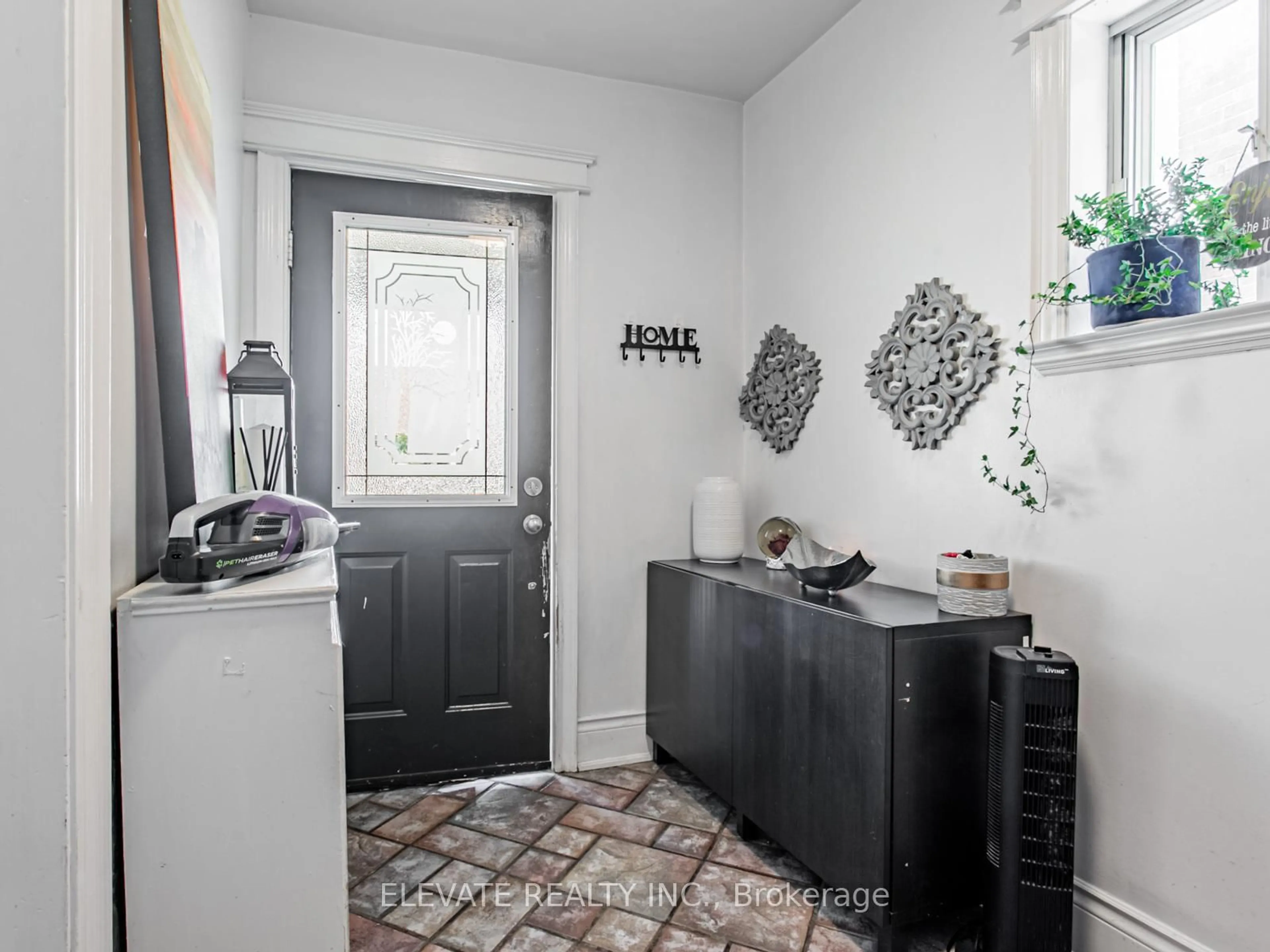 Indoor entryway for 247 Belgravia Ave, Toronto Ontario M6E 2M9