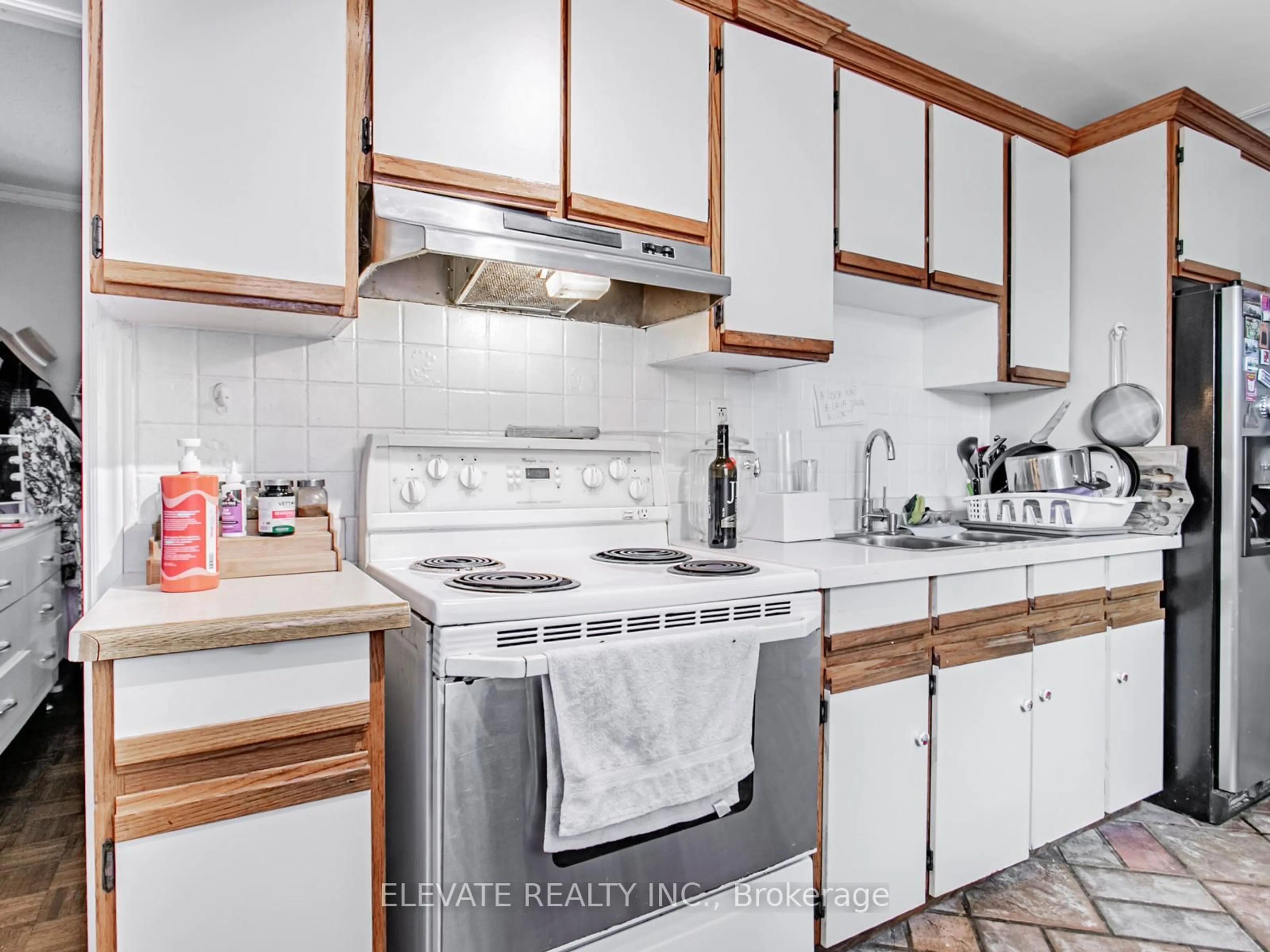 Standard kitchen, ceramic/tile floor for 247 Belgravia Ave, Toronto Ontario M6E 2M9