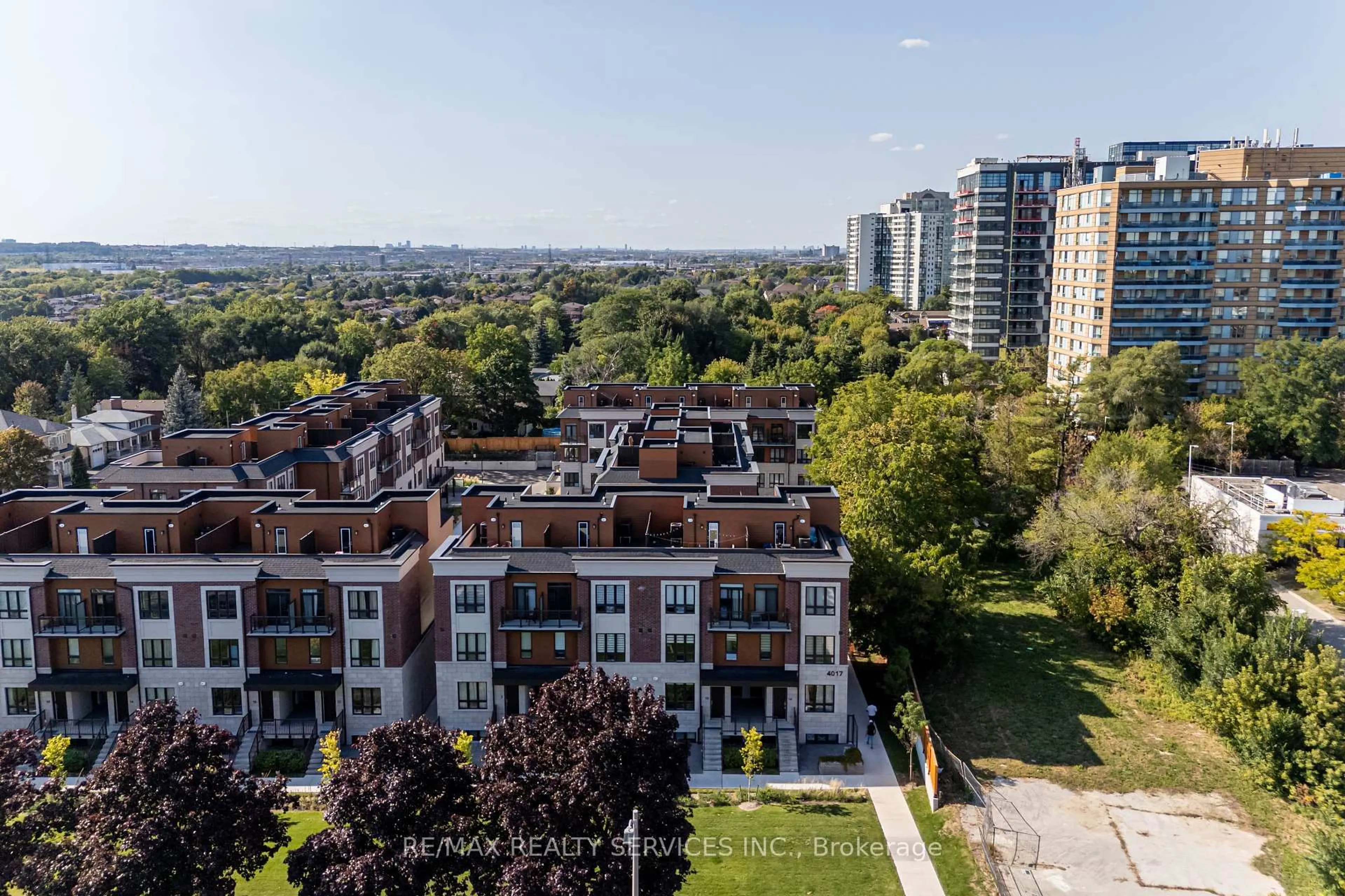 A pic from outside/outdoor area/front of a property/back of a property/a pic from drone, city buildings view from balcony for 4017 Hickory Dr #16, Mississauga Ontario L4W 0G6