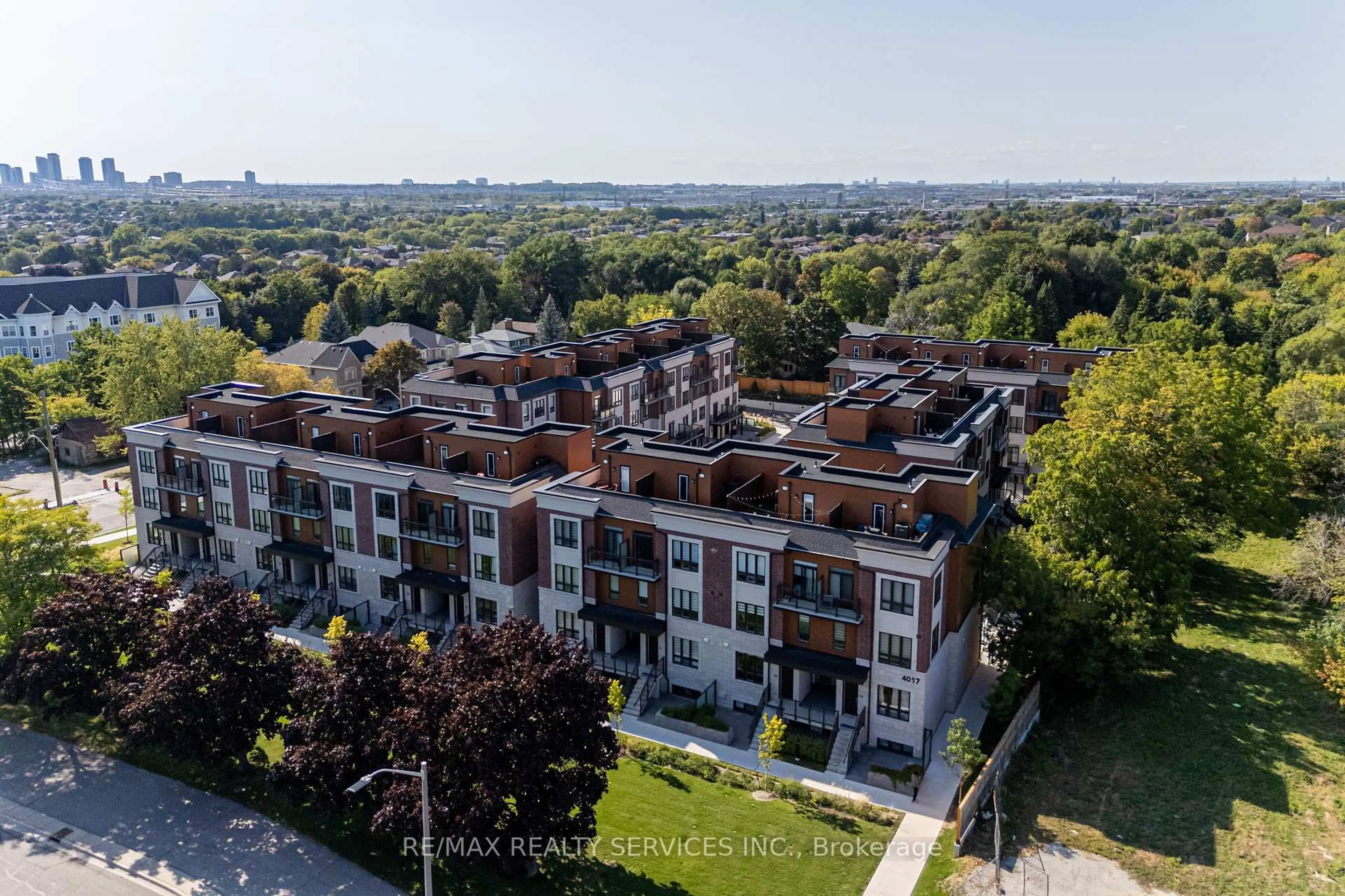 A pic from outside/outdoor area/front of a property/back of a property/a pic from drone, city buildings view from balcony for 4017 Hickory Dr #16, Mississauga Ontario L4W 0G6