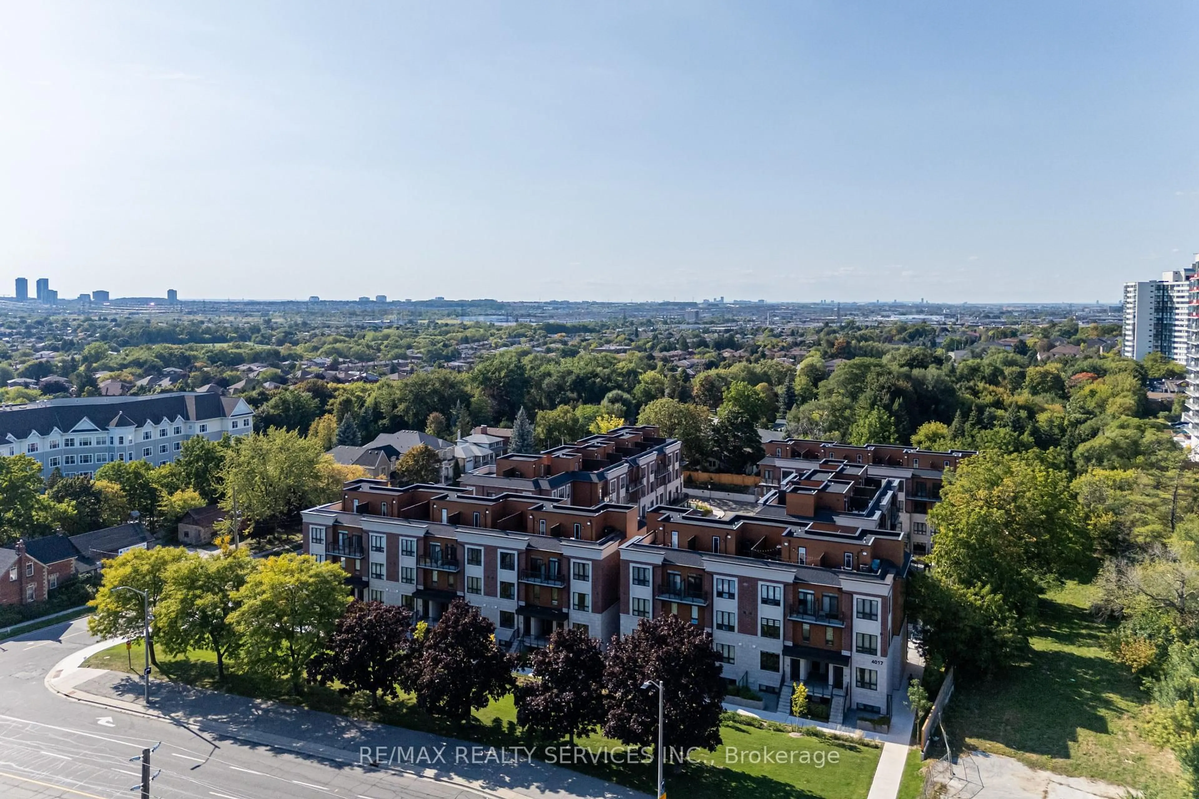 A pic from outside/outdoor area/front of a property/back of a property/a pic from drone, city buildings view from balcony for 4017 Hickory Dr #16, Mississauga Ontario L4W 0G6