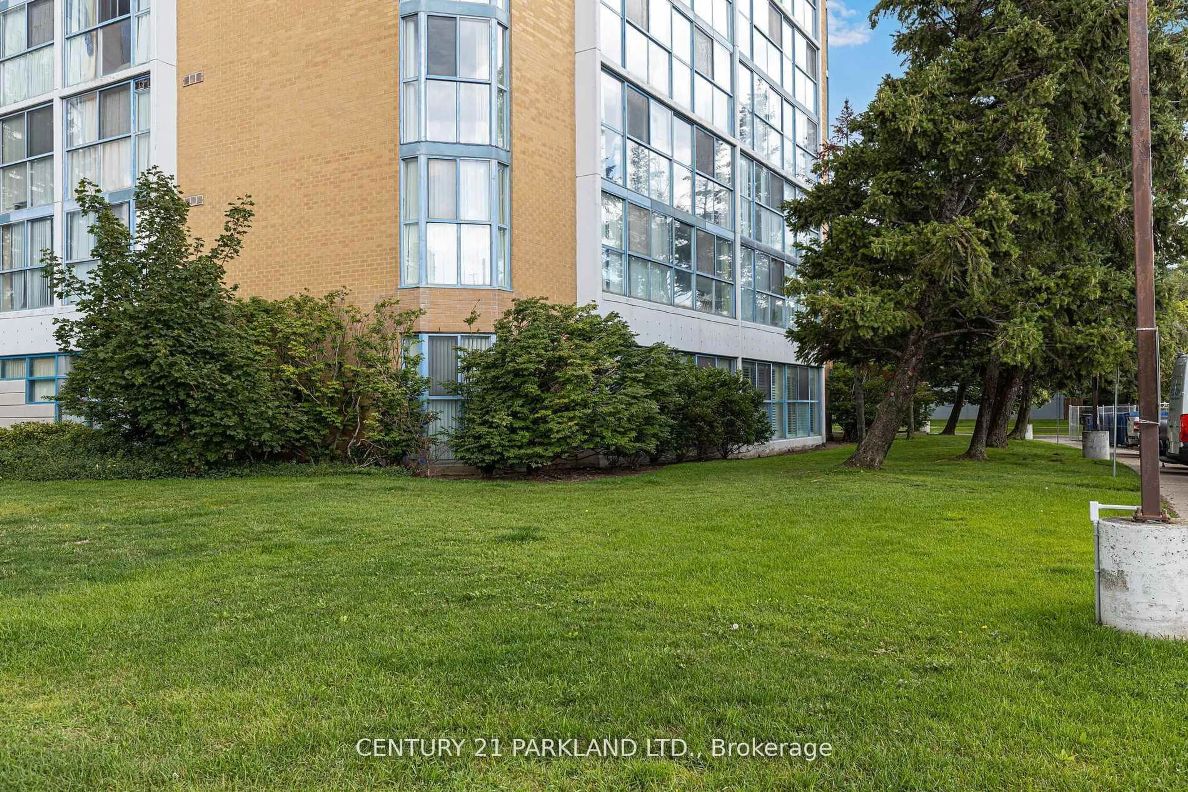 Patio, unknown for 35 Trailwood Dr #112, Mississauga Ontario L4Z 3L6