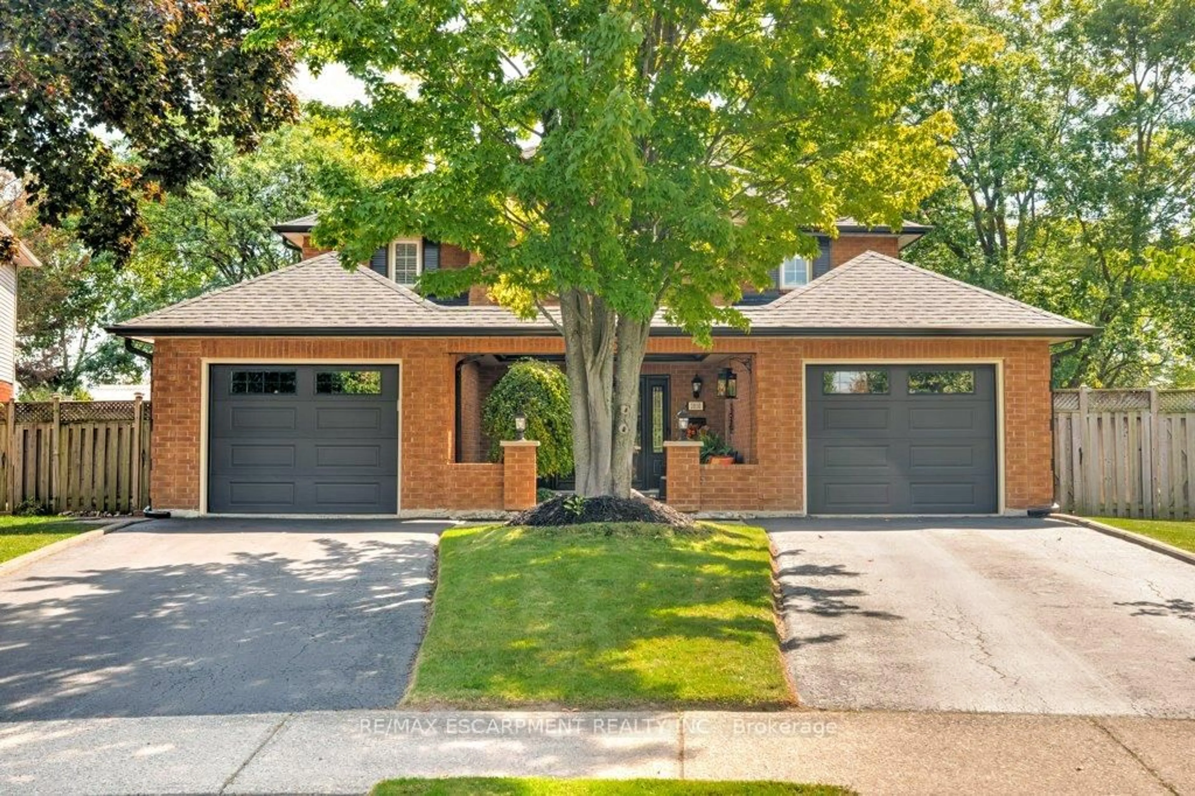 Home with brick exterior material, street for 2010 WINDY OAKS Dr, Burlington Ontario L7M 2R3