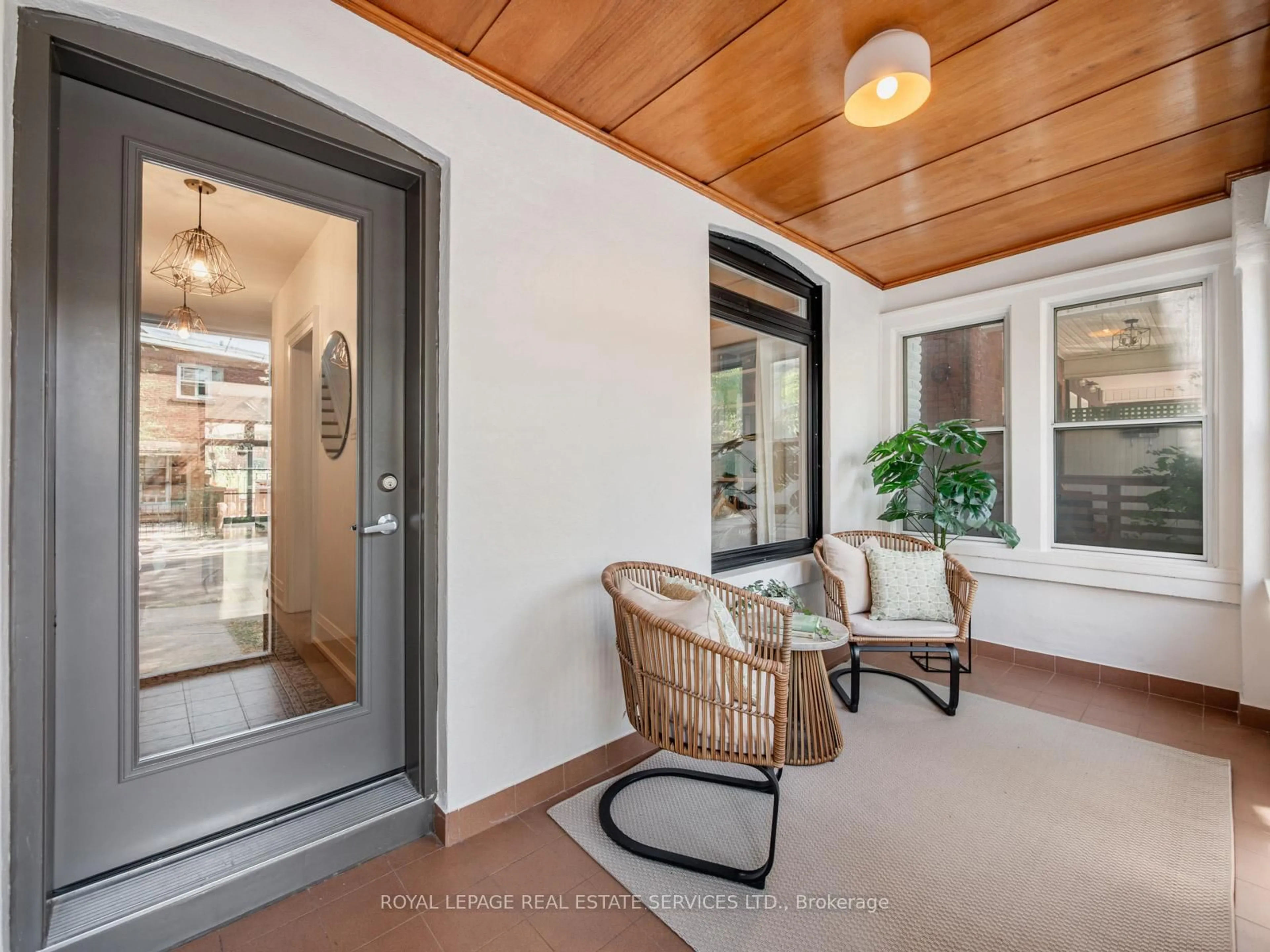 Indoor entryway for 127 Emerson Ave, Toronto Ontario M6H 3S7