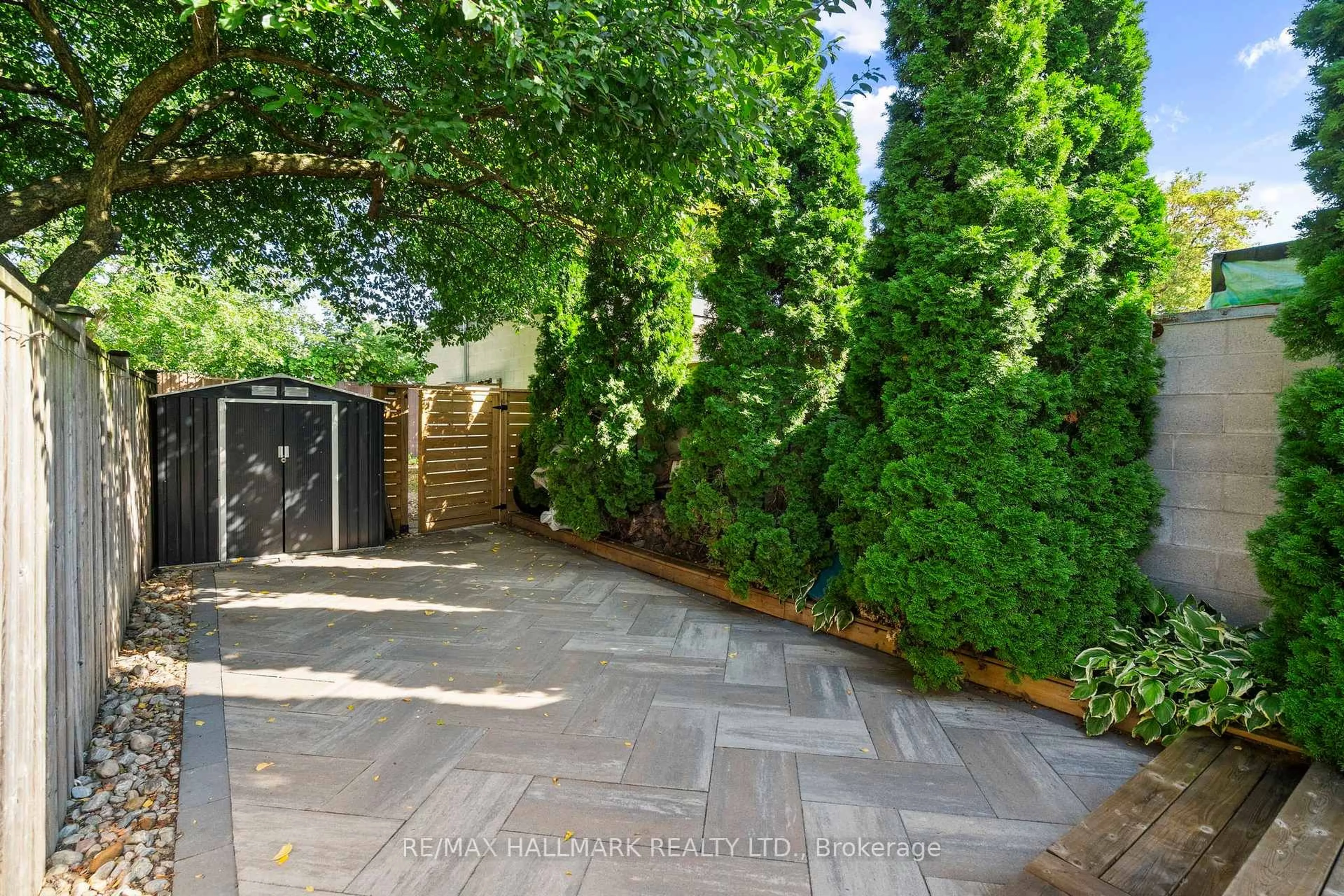 Patio, street for 162 Maria St, Toronto Ontario M6P 1W4