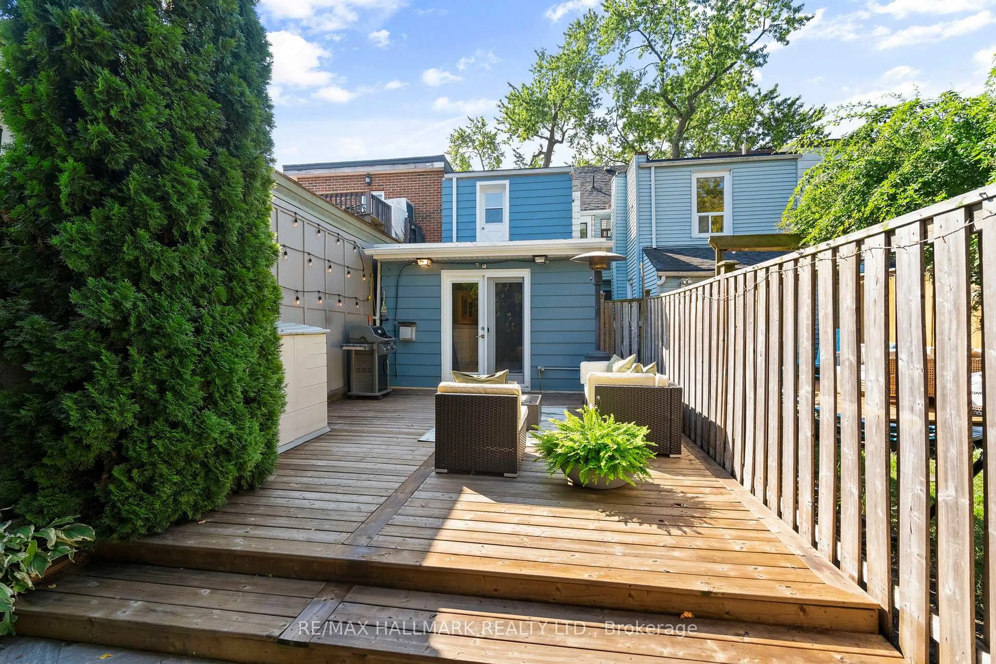Patio, street for 162 Maria St, Toronto Ontario M6P 1W4