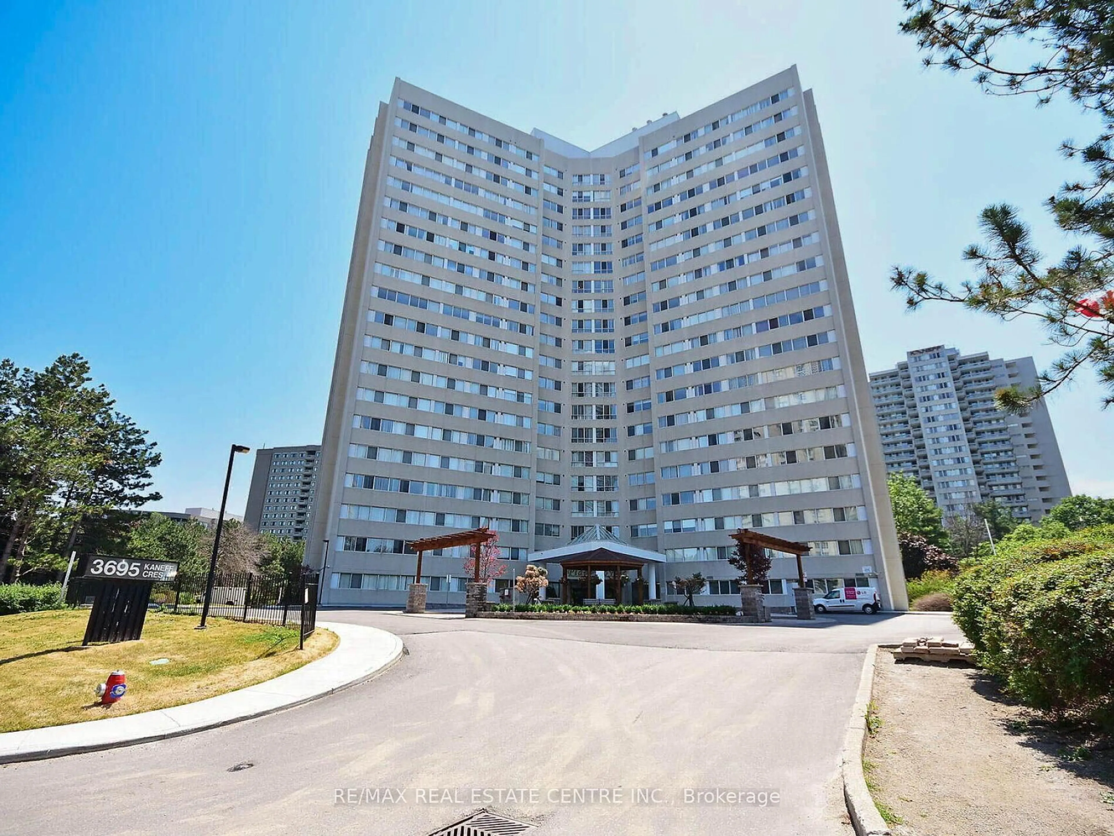 Unknown for 3695 Kaneff Cres #211, Mississauga Ontario L5A 4B6