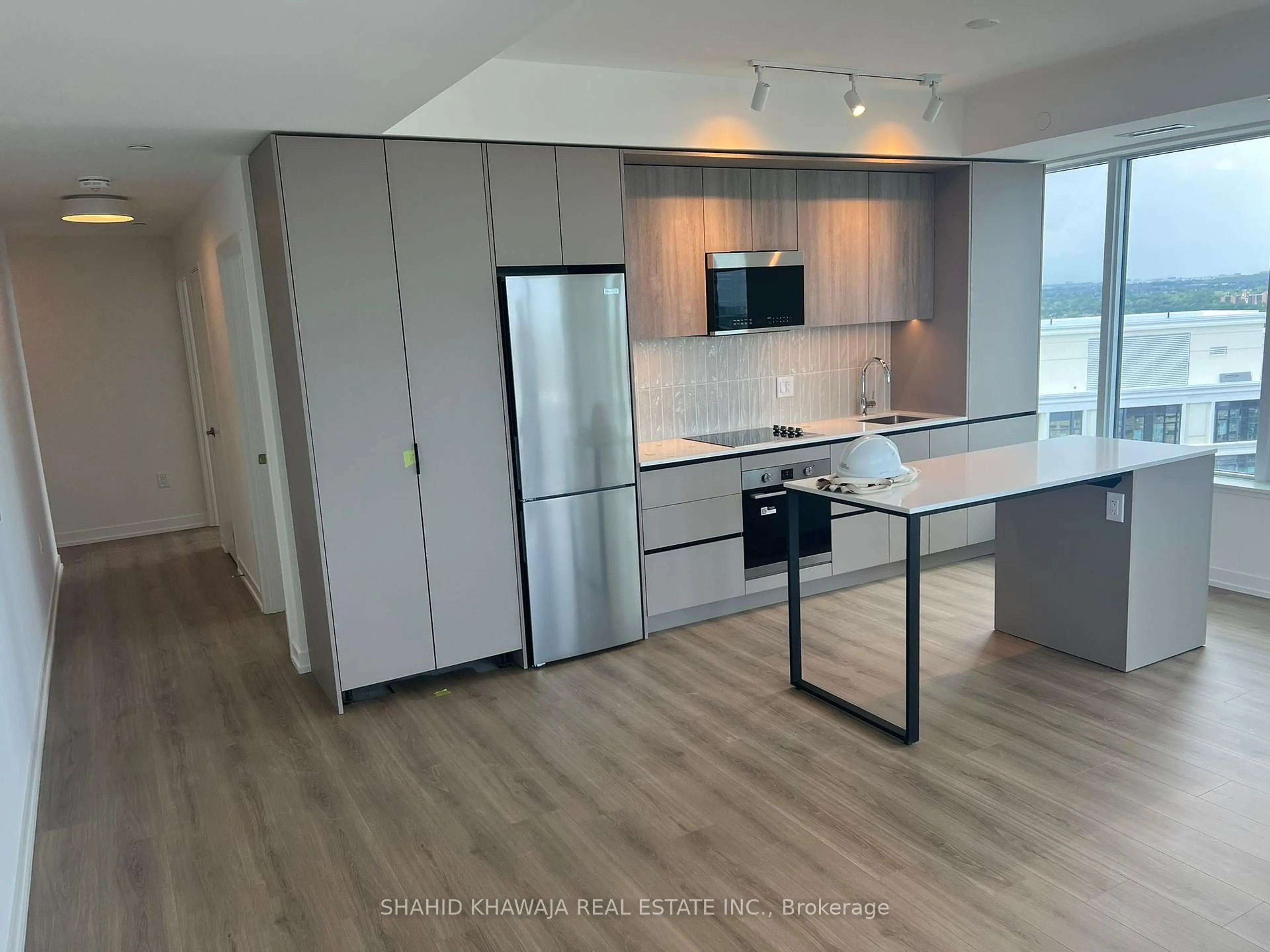 Open concept kitchen, wood/laminate floor for 2485 Eglinton Ave Ave #1415, Mississauga Ontario L5M 2T1