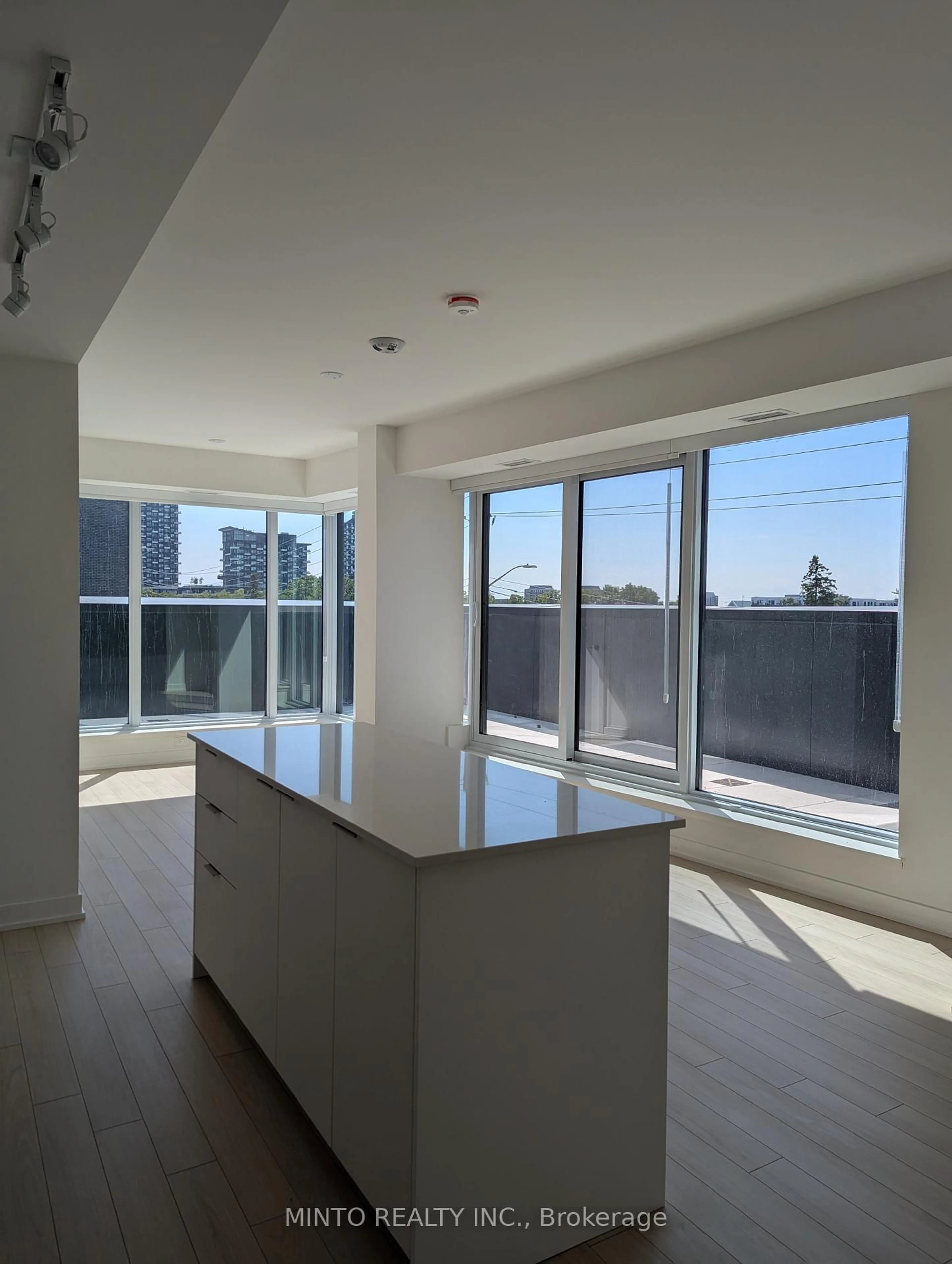 Unknown for 3079 Trafalgar Rd #302, Oakville Ontario L6H 8C5