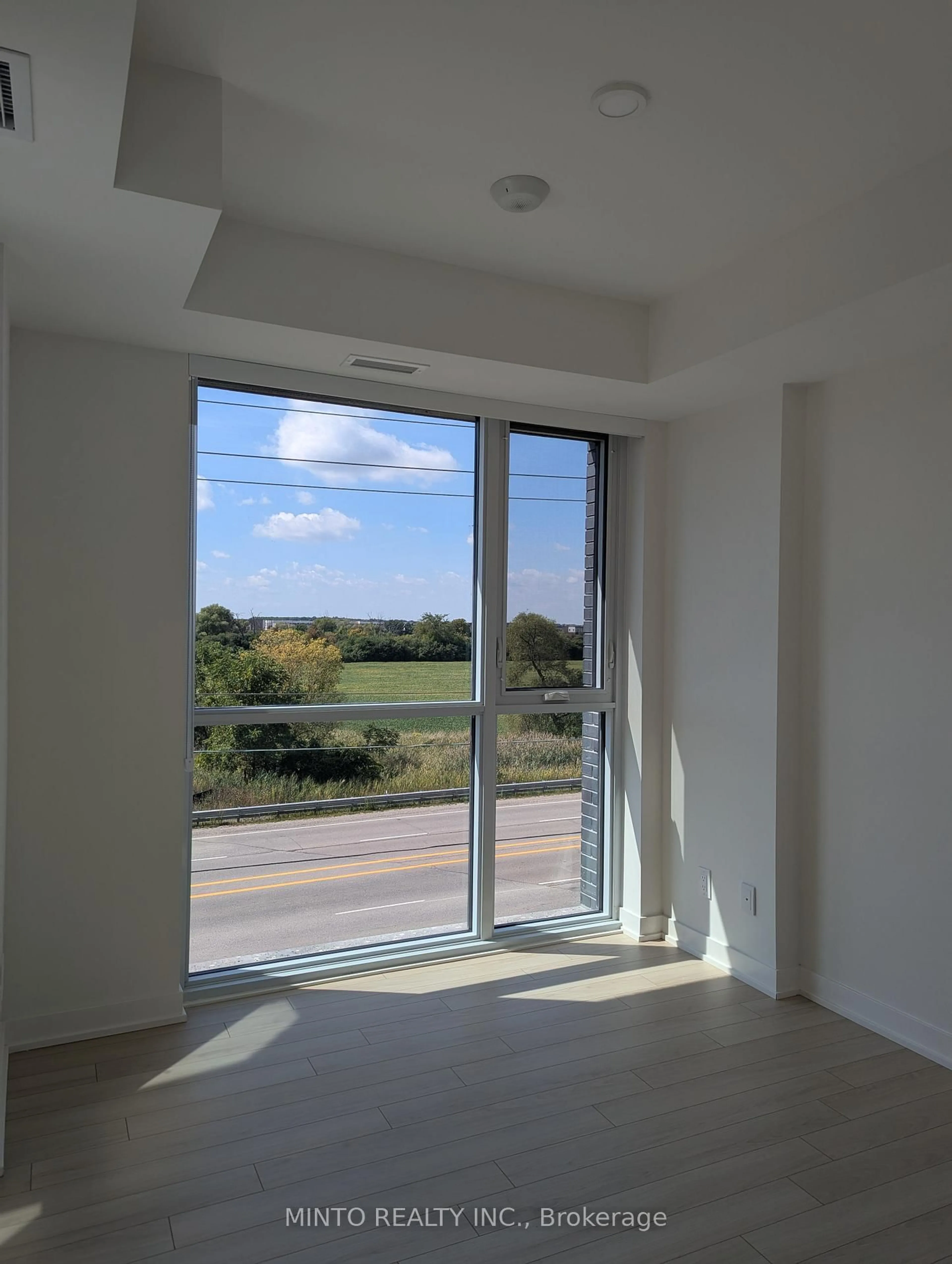 Unknown for 3079 Trafalgar Rd #302, Oakville Ontario L6H 8C5