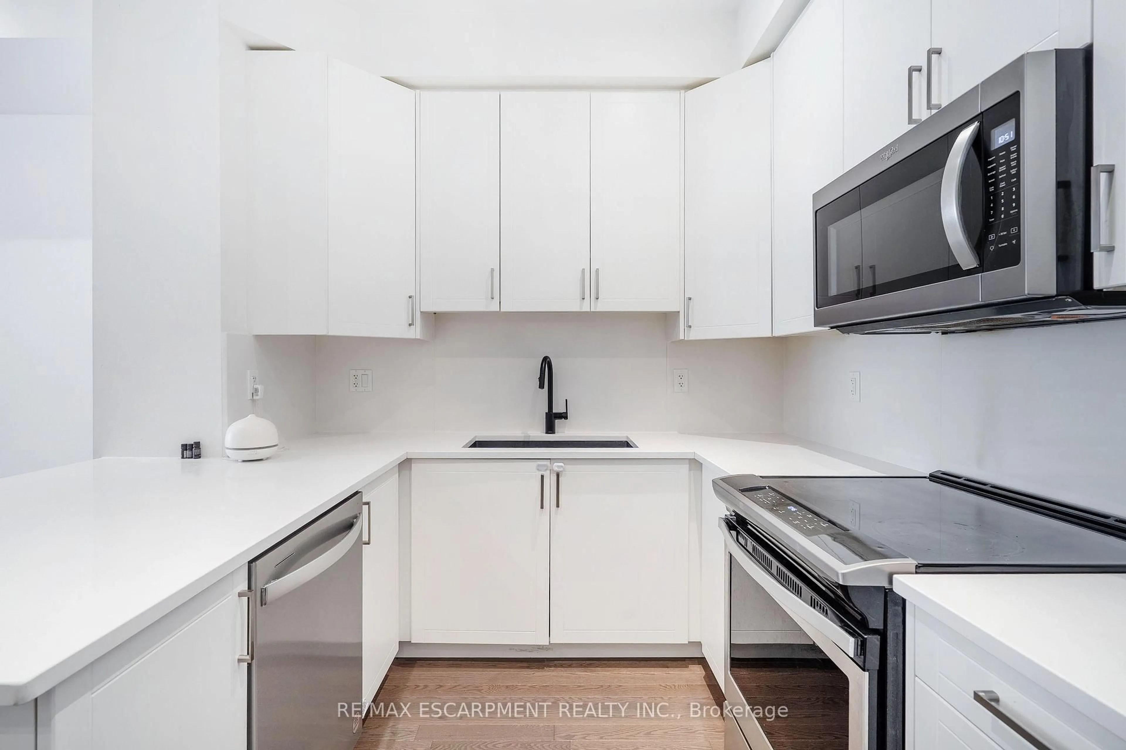 Standard kitchen, unknown for 79 Elder Ave, Toronto Ontario M8W 0B7
