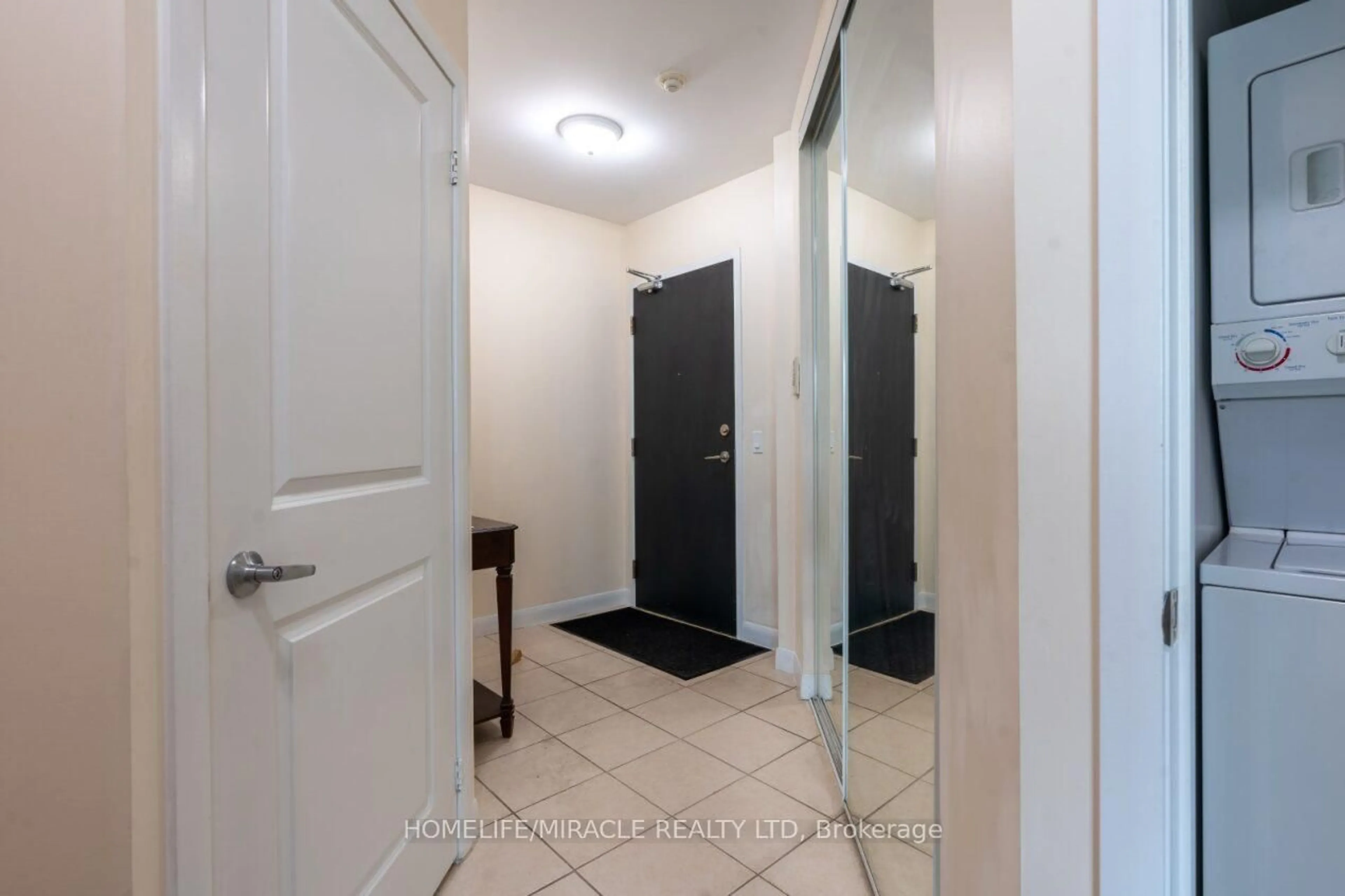 Indoor entryway for 225 sherway Gardens Rd, Toronto Ontario M9C 0A3