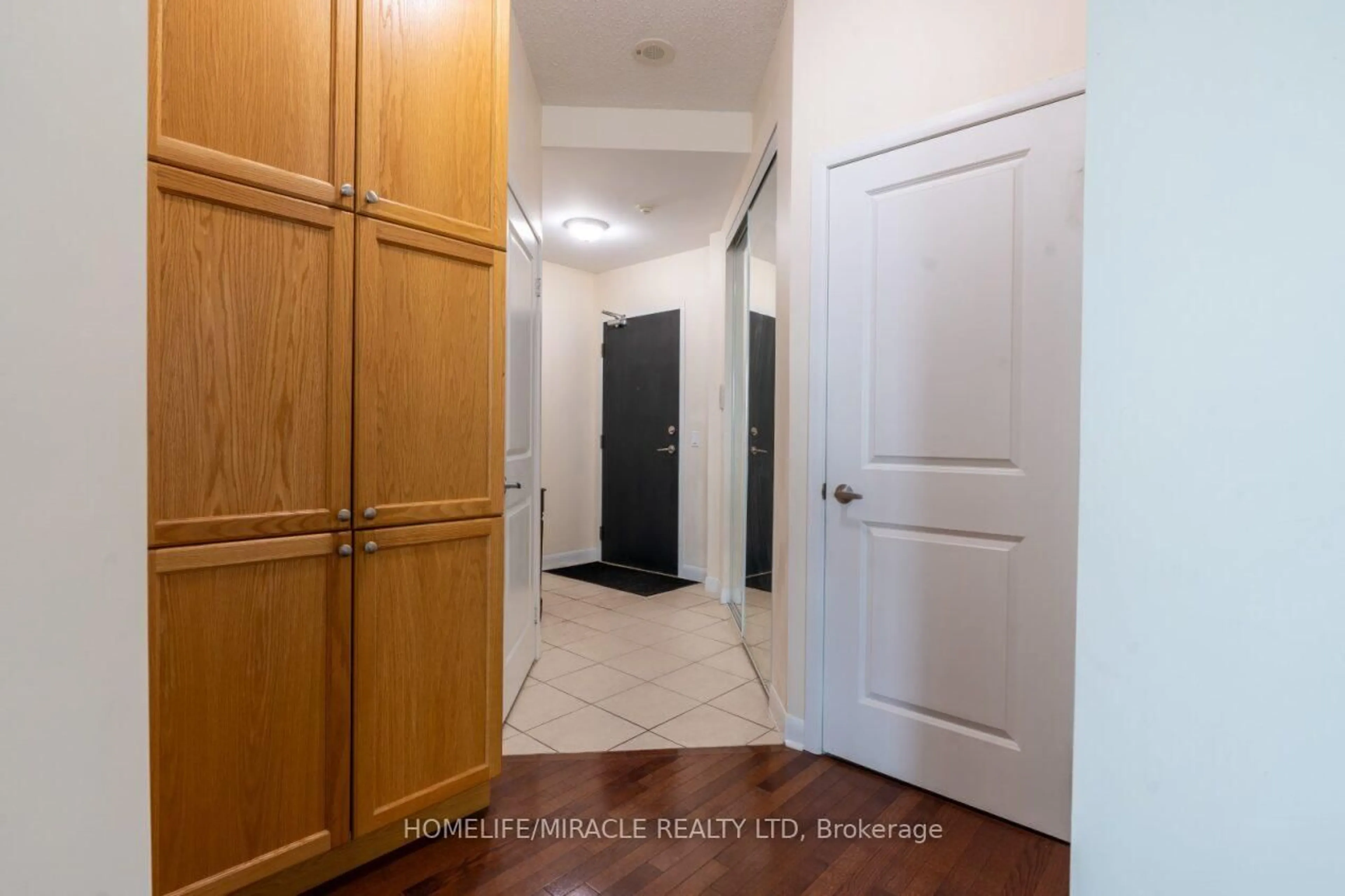 Indoor entryway for 225 sherway Gardens Rd, Toronto Ontario M9C 0A3