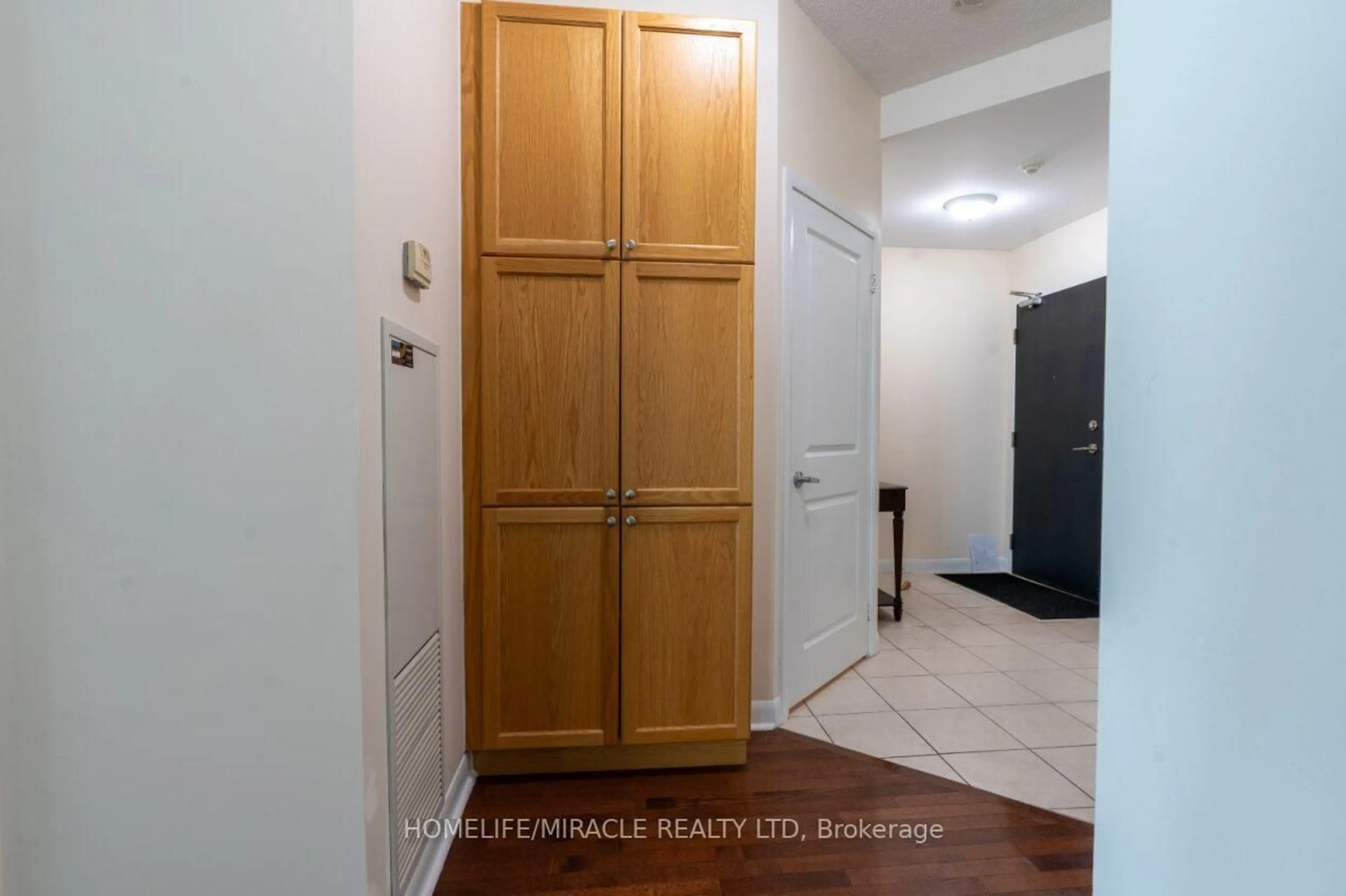 Indoor entryway for 225 sherway Gardens Rd, Toronto Ontario M9C 0A3