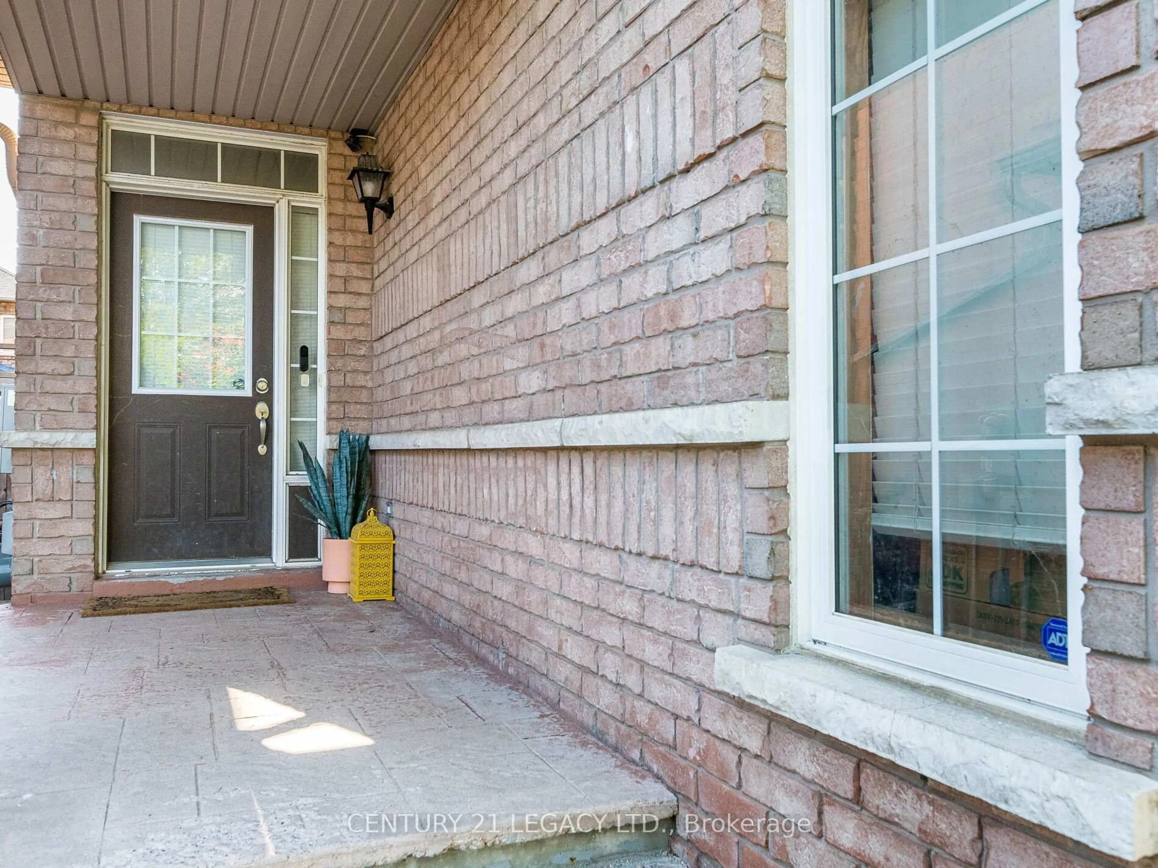 Home with brick exterior material, street for 674 Coach Dr, Mississauga Ontario L5R 0C6