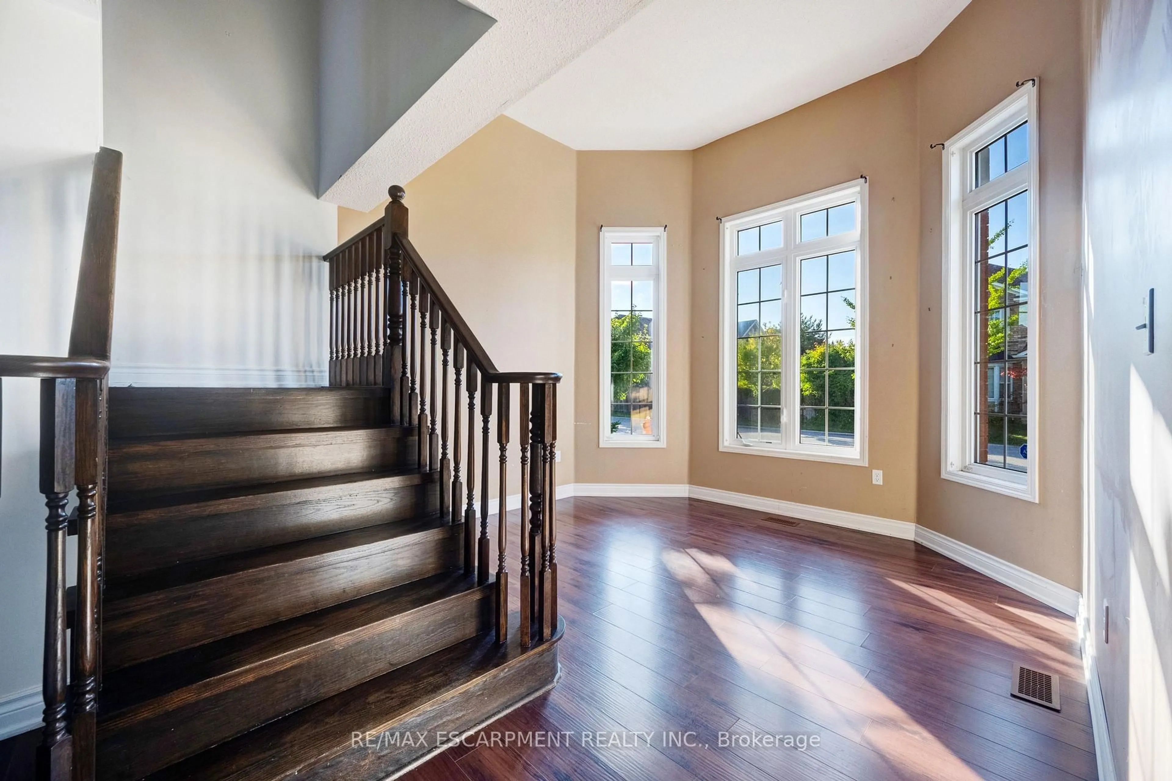 Indoor entryway for 14 Yvonne Dr, Brampton Ontario L7A 3N5