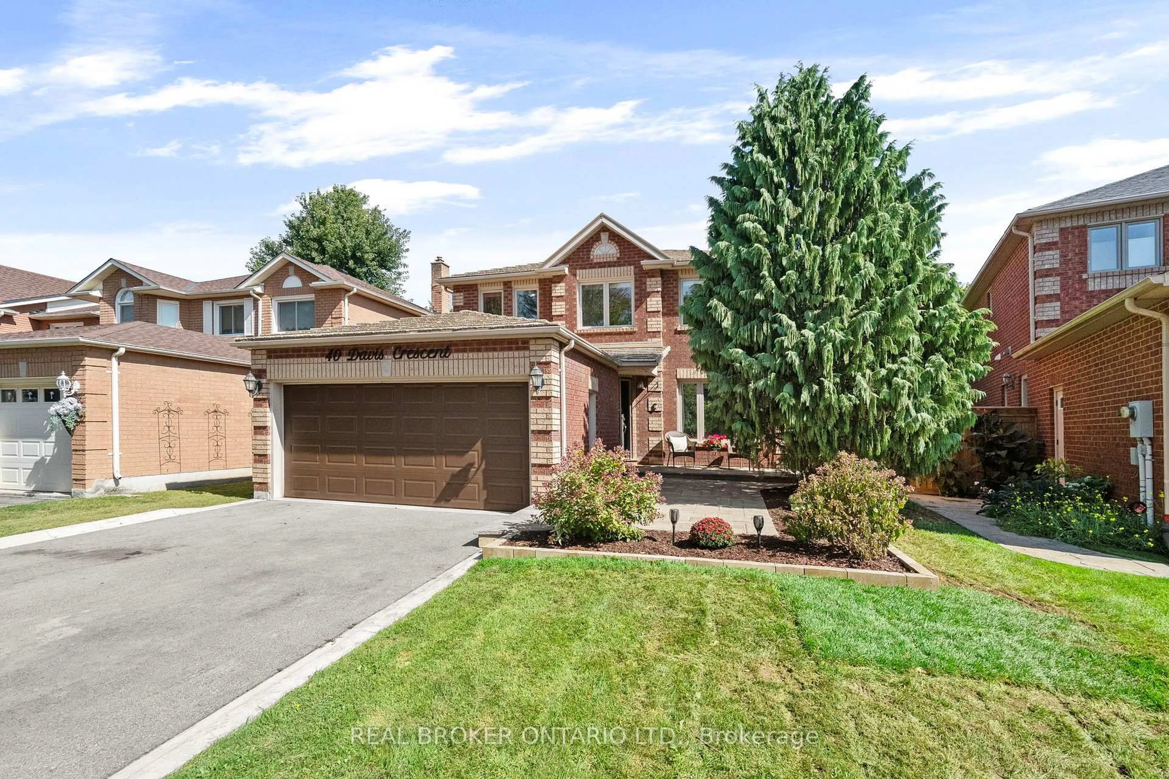 Home with brick exterior material, street for 40 Davis Cres, Halton Hills Ontario L7G 5P5