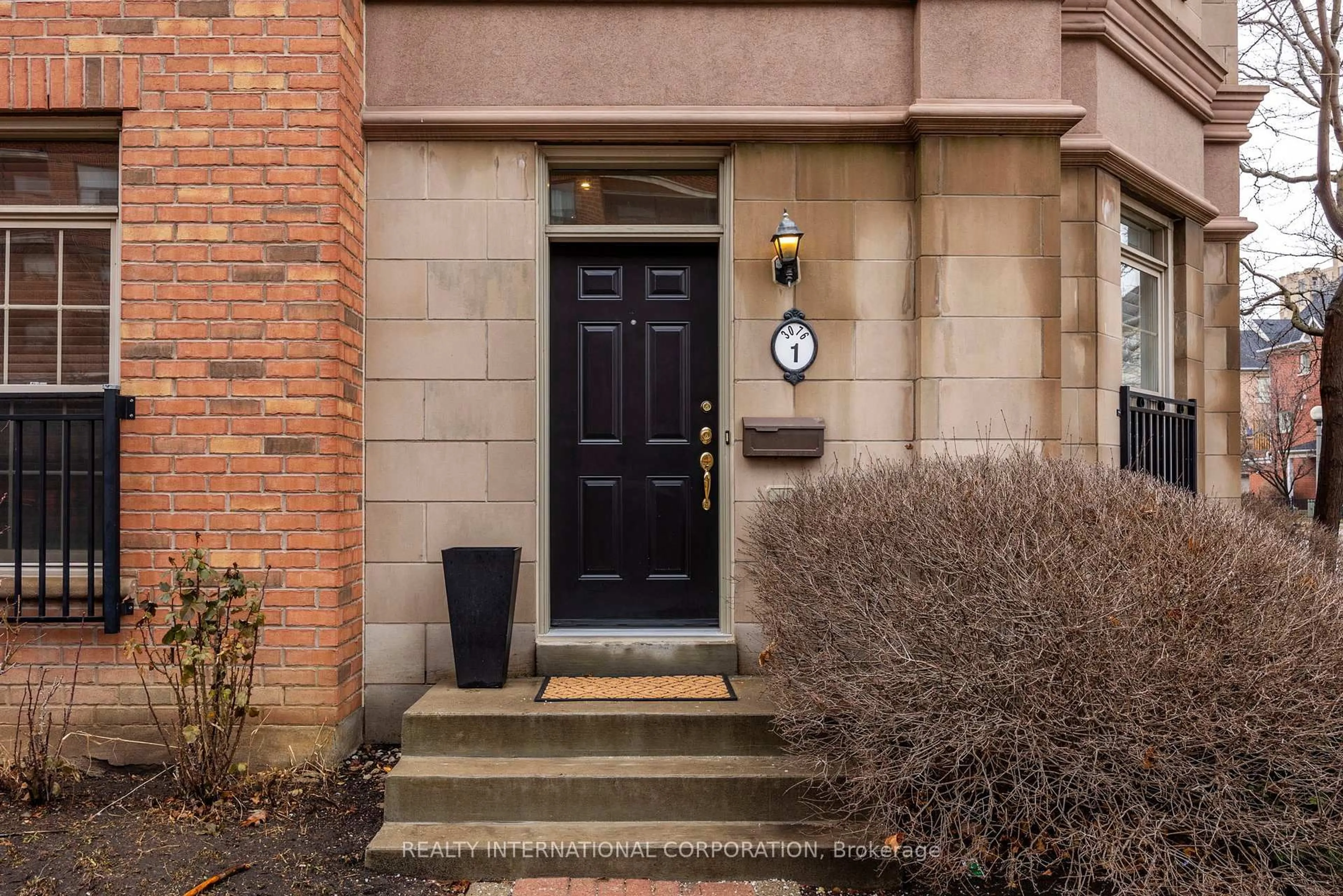 Indoor entryway for 3076 Lakeshore Blvd #9, Toronto Ontario M8V 4E3
