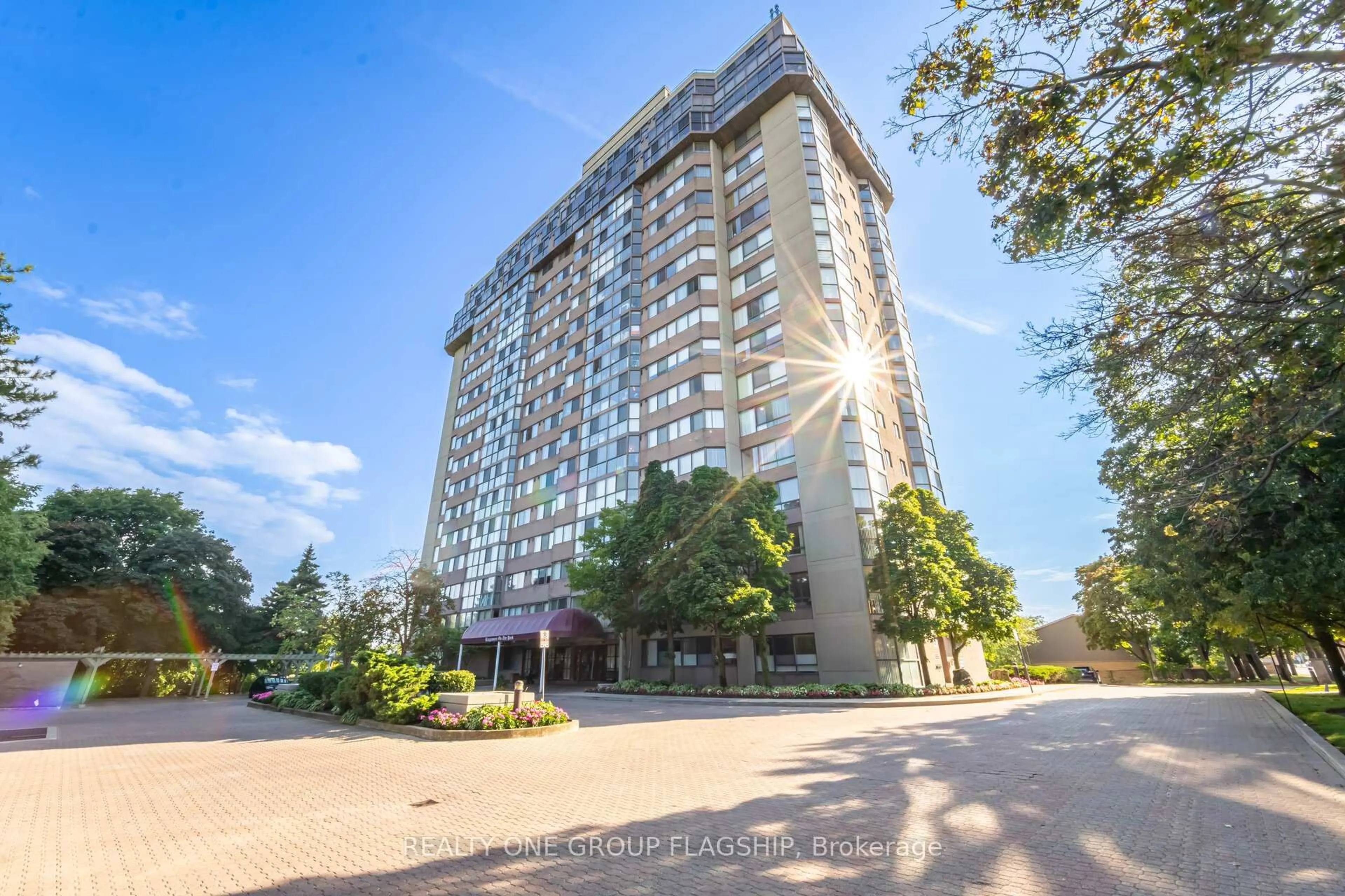Unknown for 880 Dundas St #604, Mississauga Ontario L5C 4H3