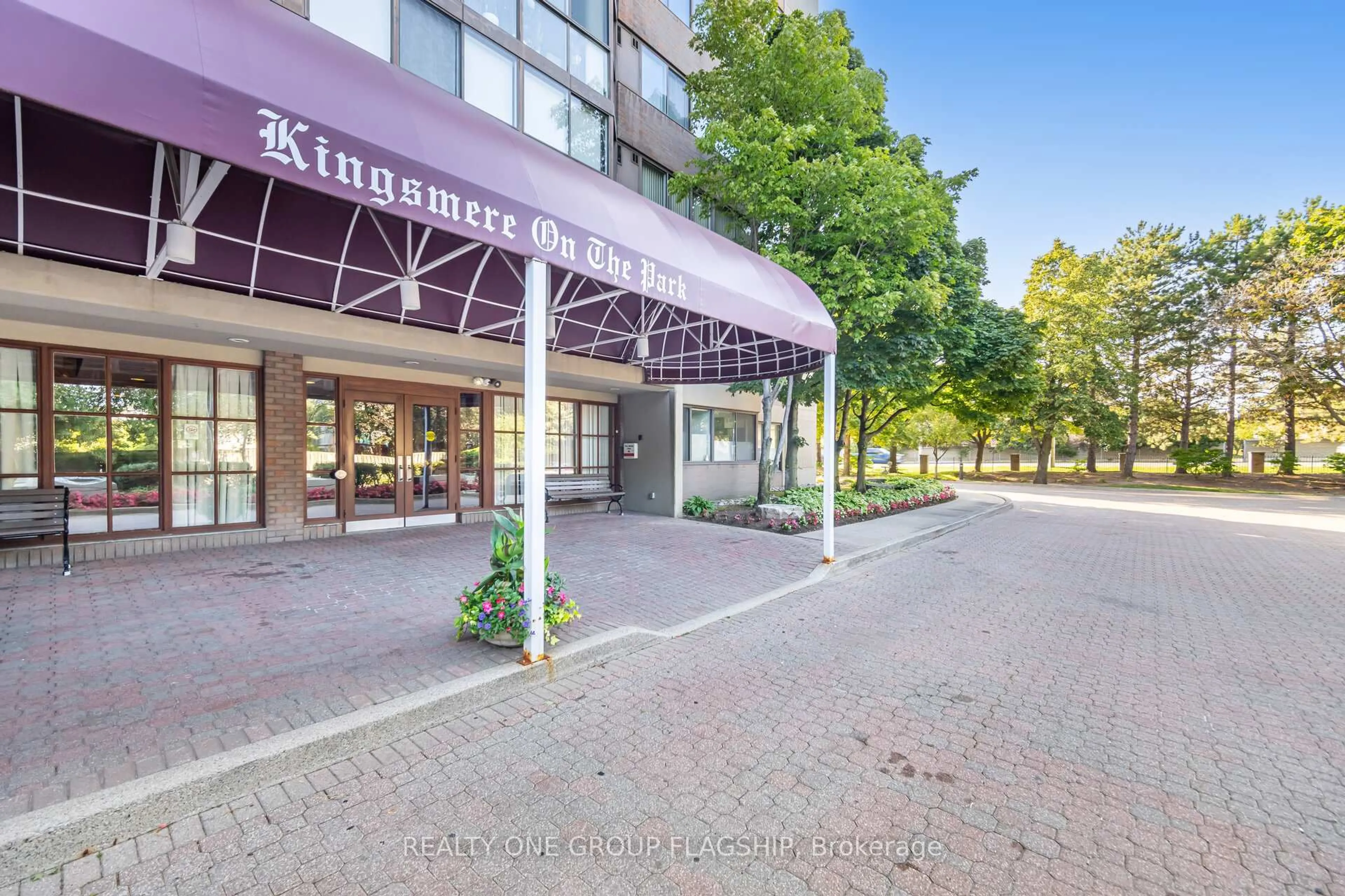 Unknown for 880 Dundas St #604, Mississauga Ontario L5C 4H3