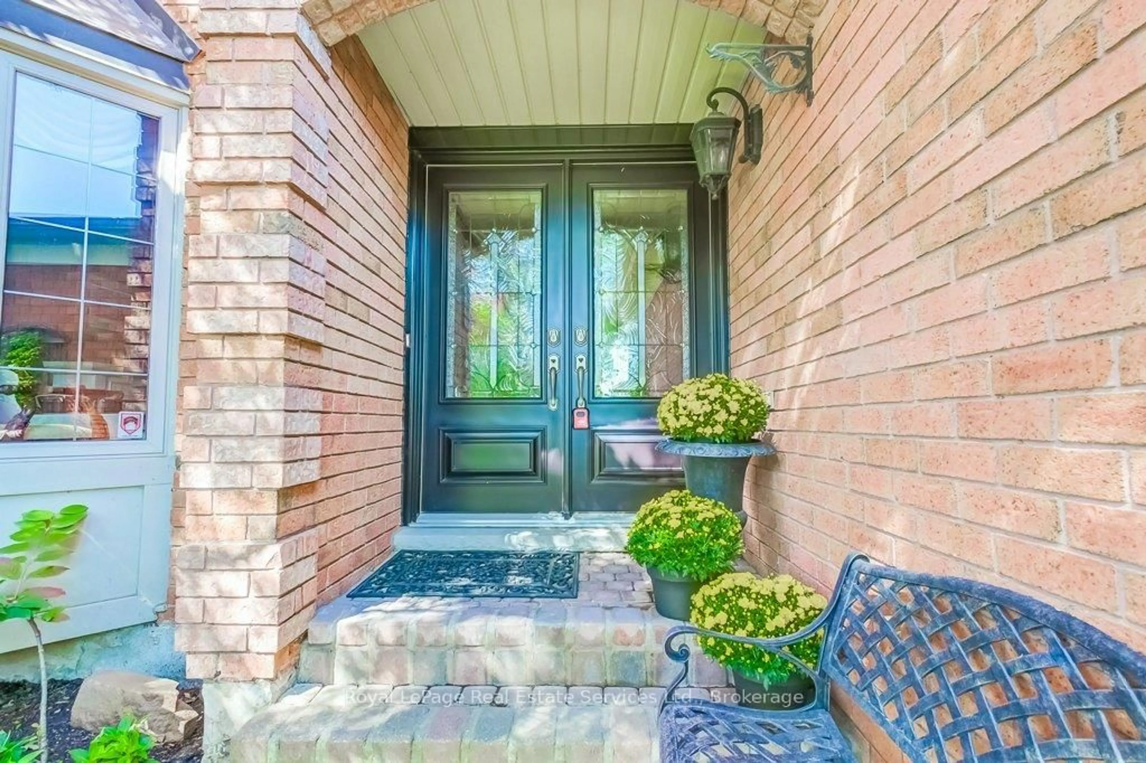 Indoor entryway for 2139 Brays Lane, Oakville Ontario L6M 2T2