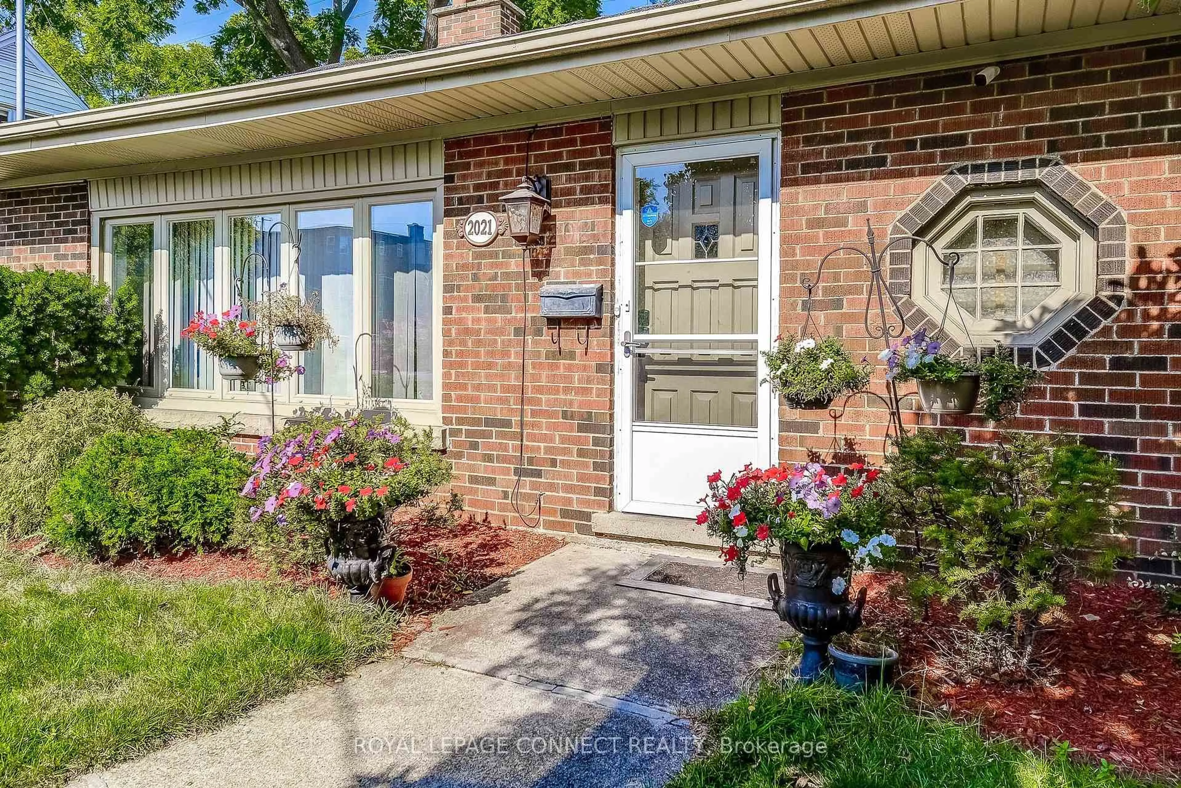 Home with brick exterior material, street for 2021 Churchill Ave, Burlington Ontario L7R 3T8