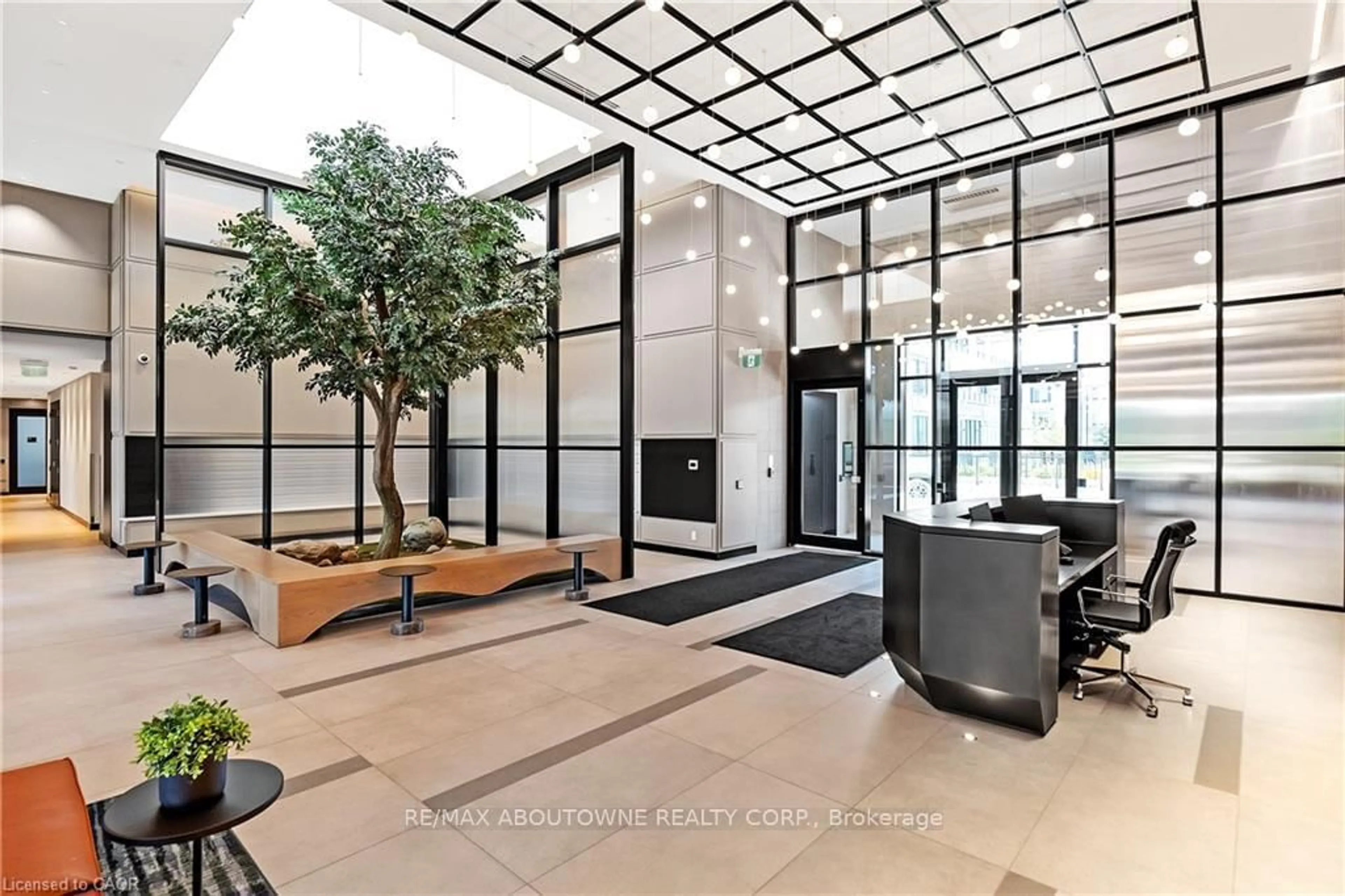 Indoor foyer for 3220 William Coltson Ave #1602, Oakville Ontario L6J 7X9