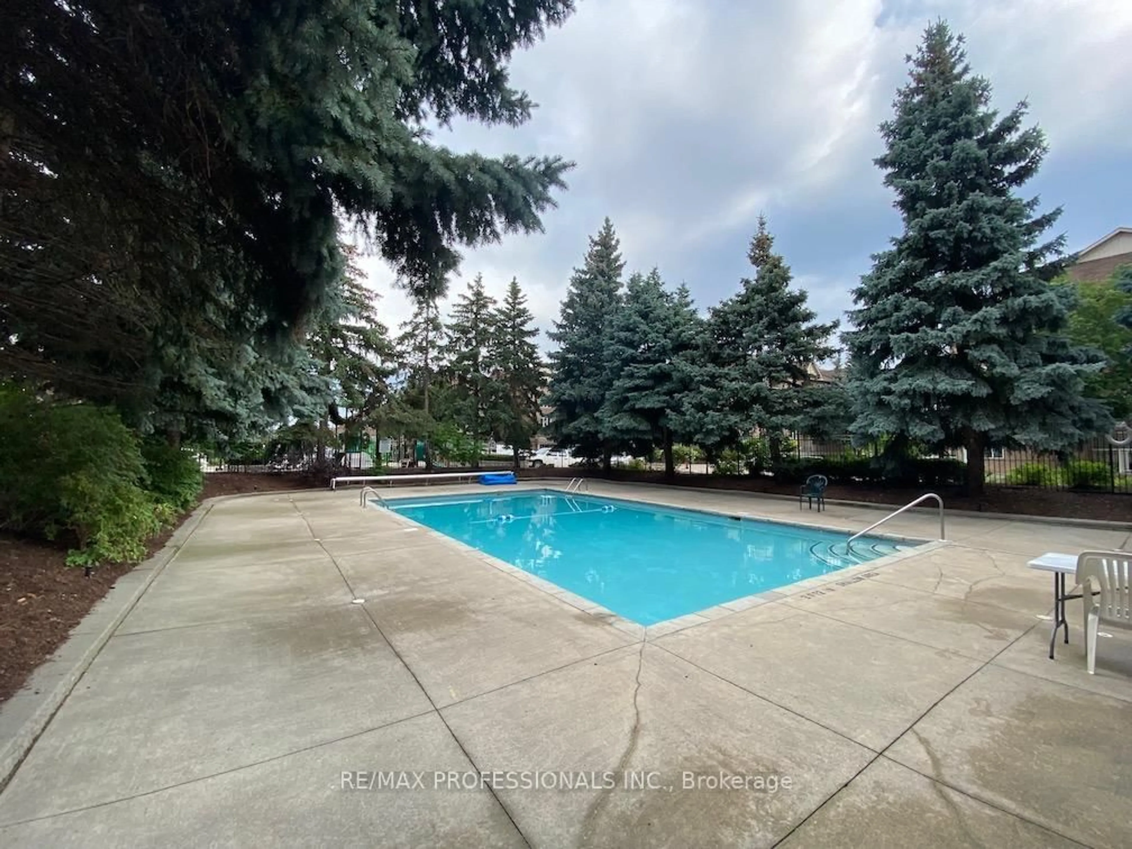 Pool for 65 Bristol Rd #216, Mississauga Ontario L4Z 3P1