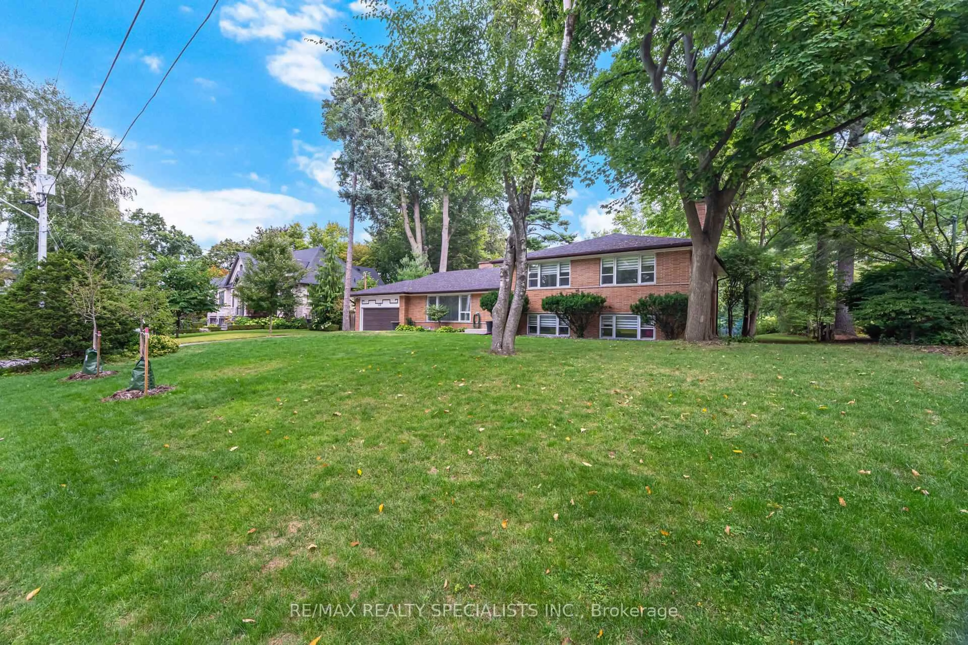 A pic from outside/outdoor area/front of a property/back of a property/a pic from drone, unknown for 168 Breezy Pines Dr, Mississauga Ontario L5B 1B4