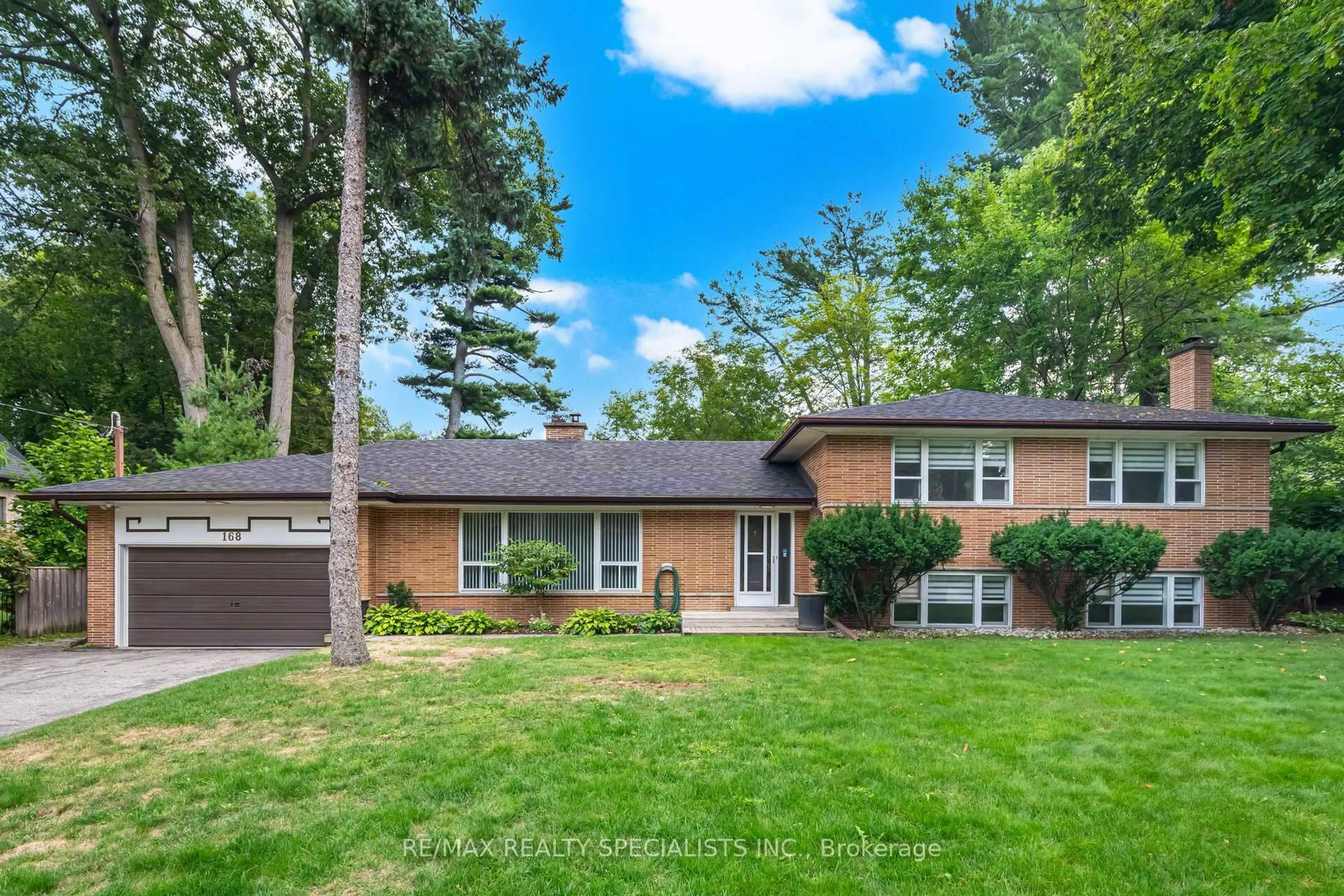 Home with brick exterior material, street for 168 Breezy Pines Dr, Mississauga Ontario L5B 1B4