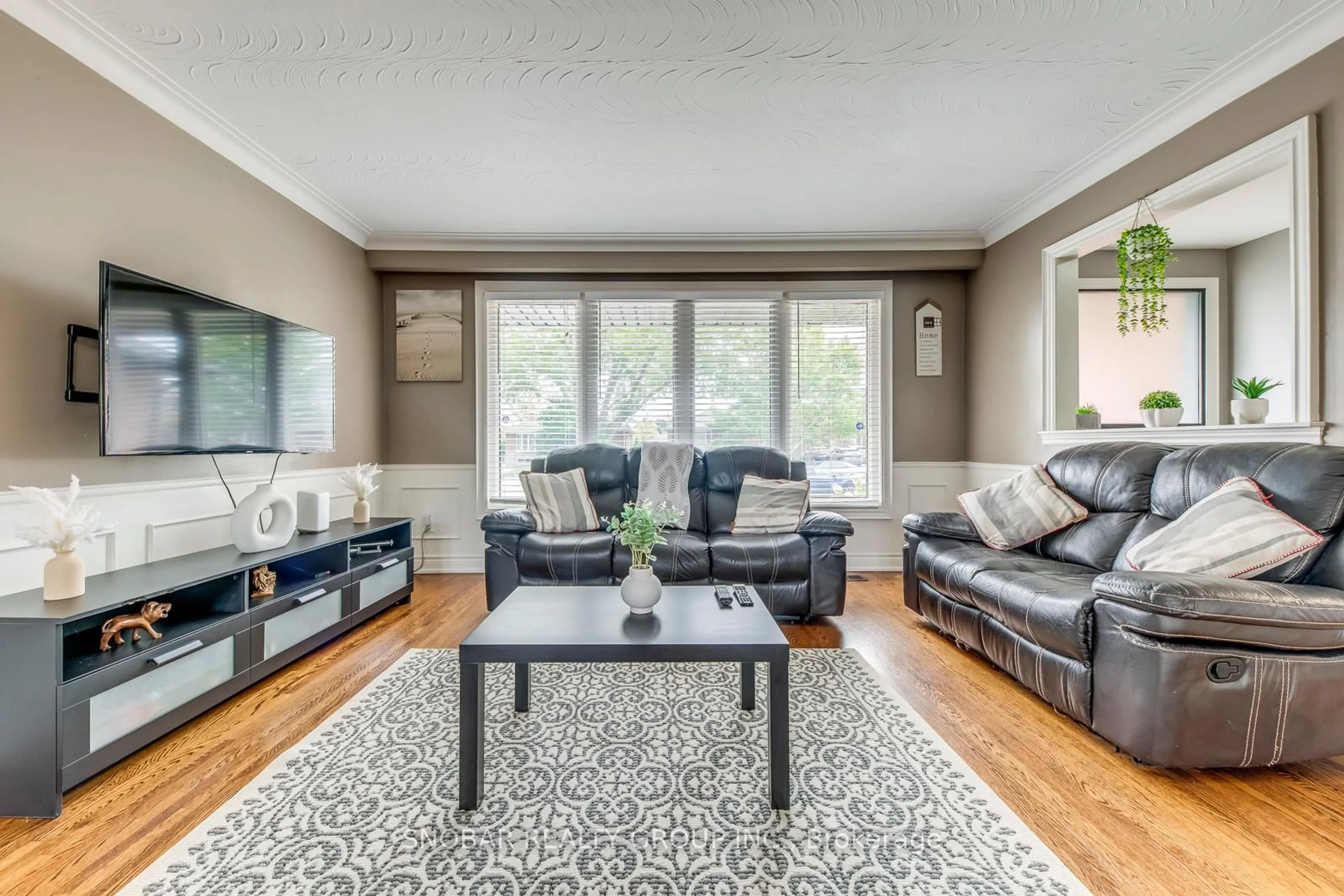 Living room with furniture, unknown for 44 Arkley Cres, Toronto Ontario M9R 3S3