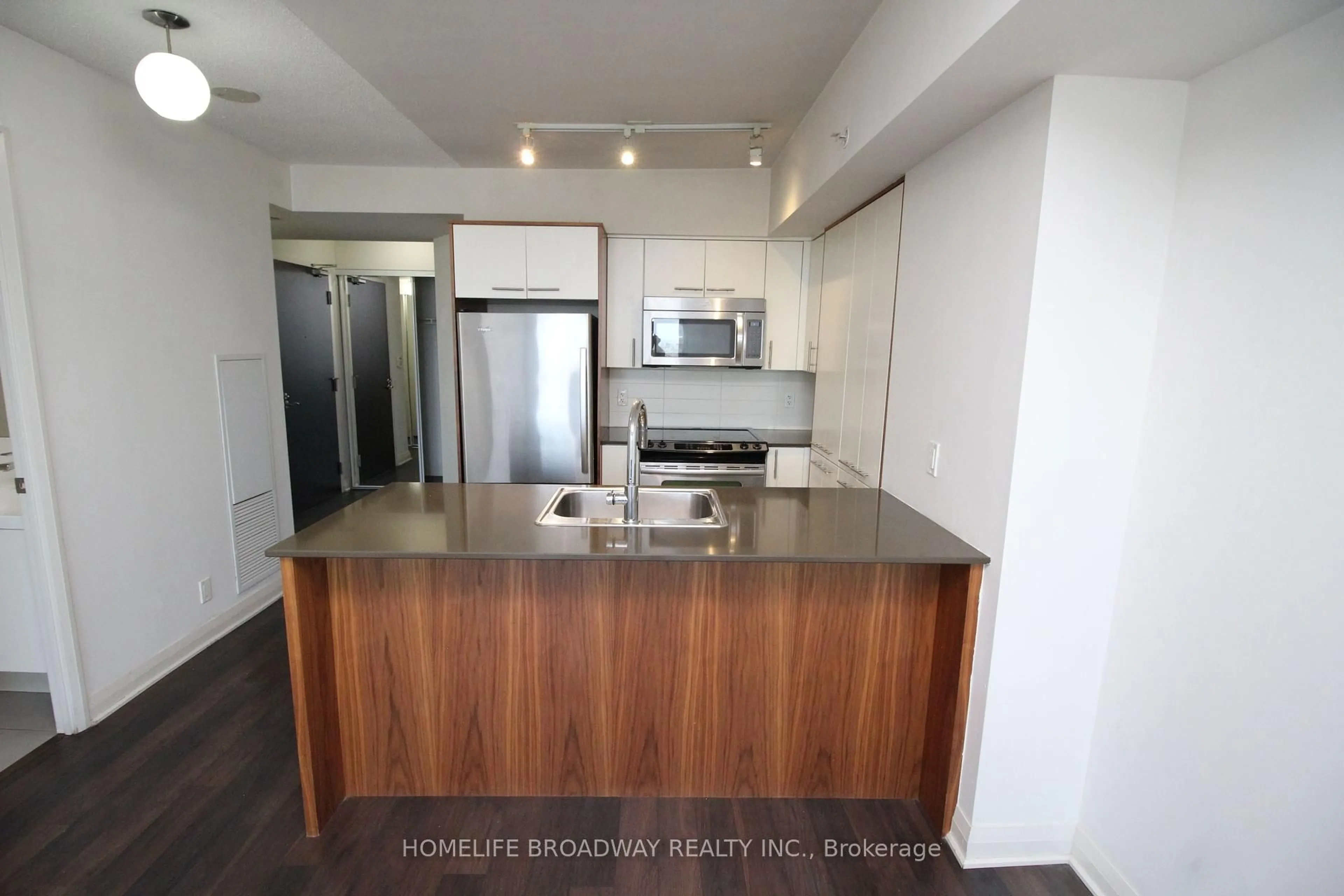 Standard kitchen, unknown for 5 Valhalla Inn Rd #2401, Toronto Ontario M9B 0B1