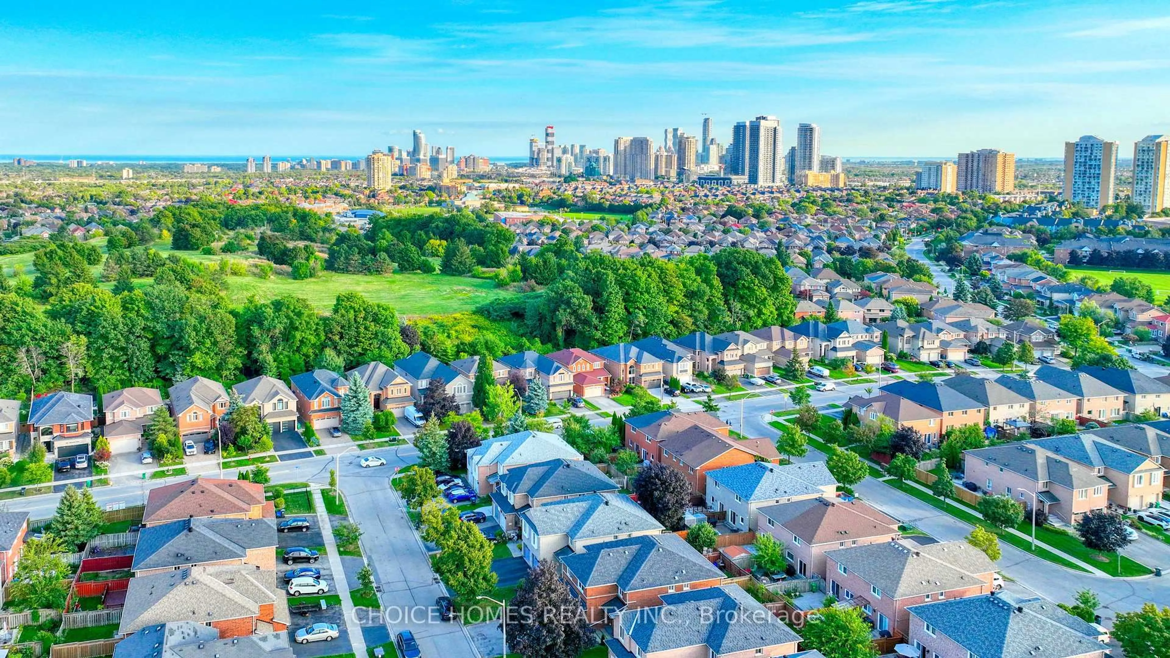 A pic from outside/outdoor area/front of a property/back of a property/a pic from drone, city buildings view from balcony for 5551 Cosmic Cres, Mississauga Ontario L4Z 3R9