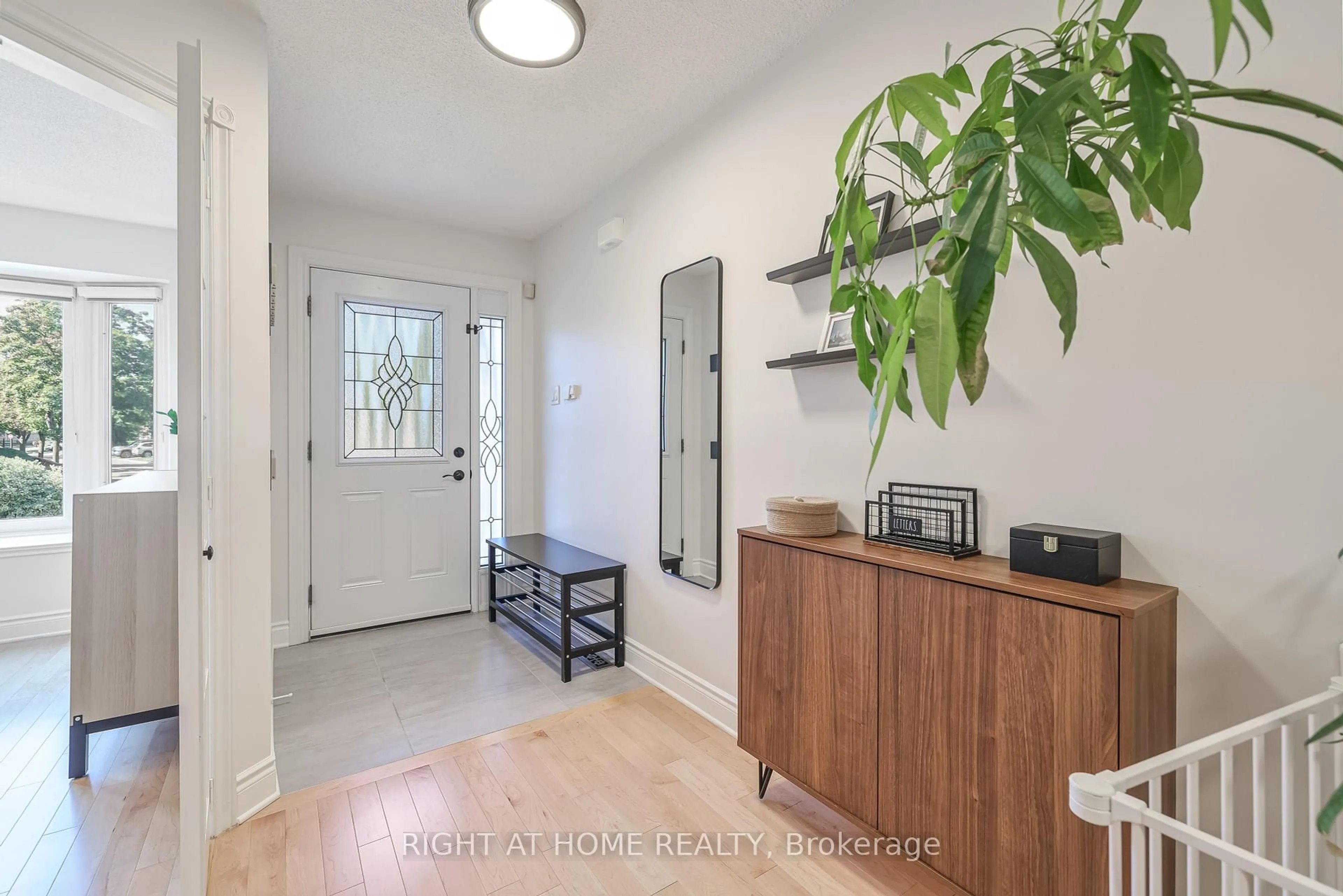 Indoor entryway for 4635 Regents Terr #61, Mississauga Ontario L5R 1W8