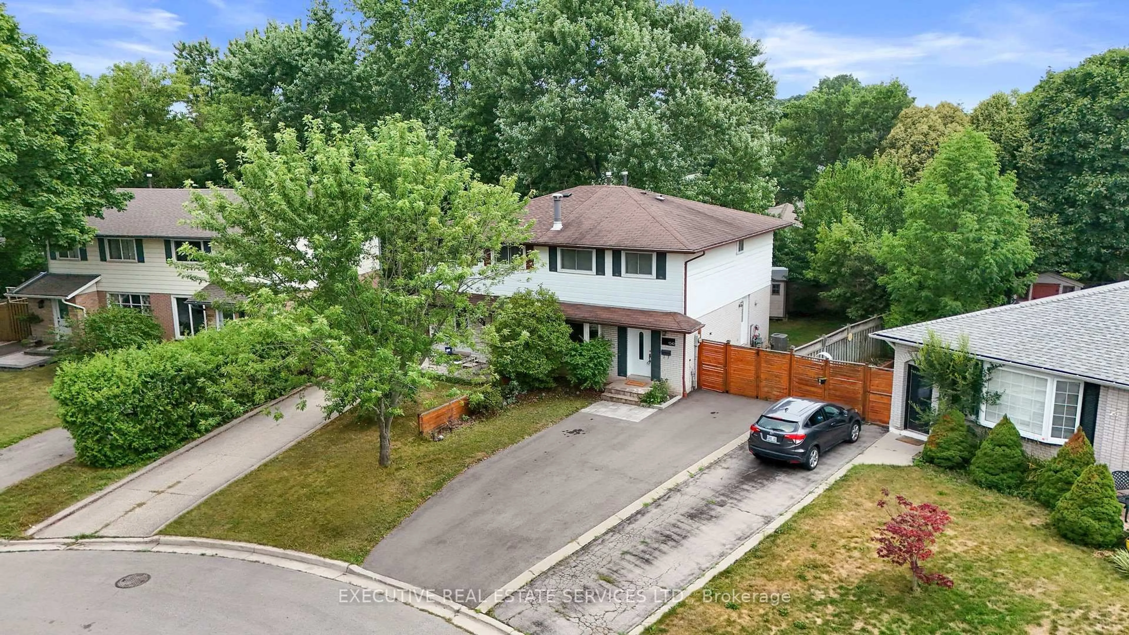 A pic from outside/outdoor area/front of a property/back of a property/a pic from drone, street for 1342 Roylen Rd, Oakville Ontario L6H 1V4