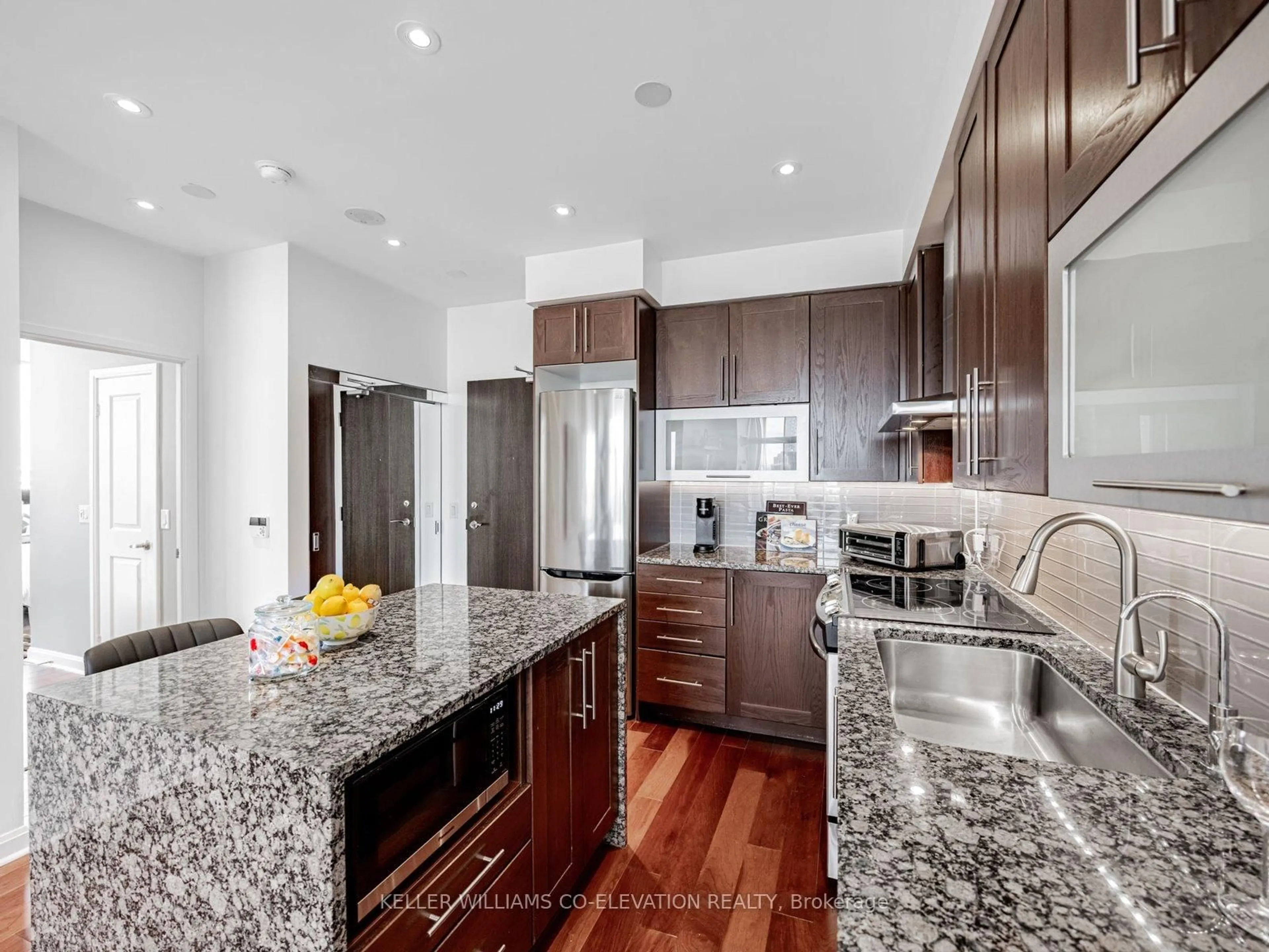 Contemporary kitchen, unknown for 1 Michael Power Pl #PH9, Toronto Ontario M9A 0A1